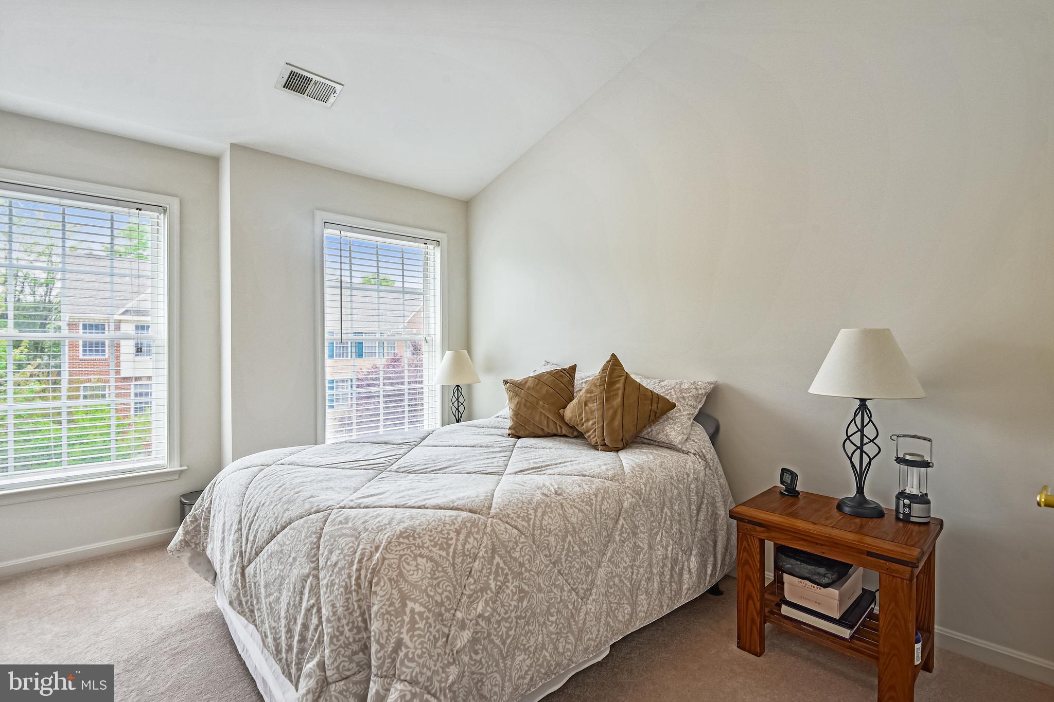 HIGHLAND OAKS - Residential Lease