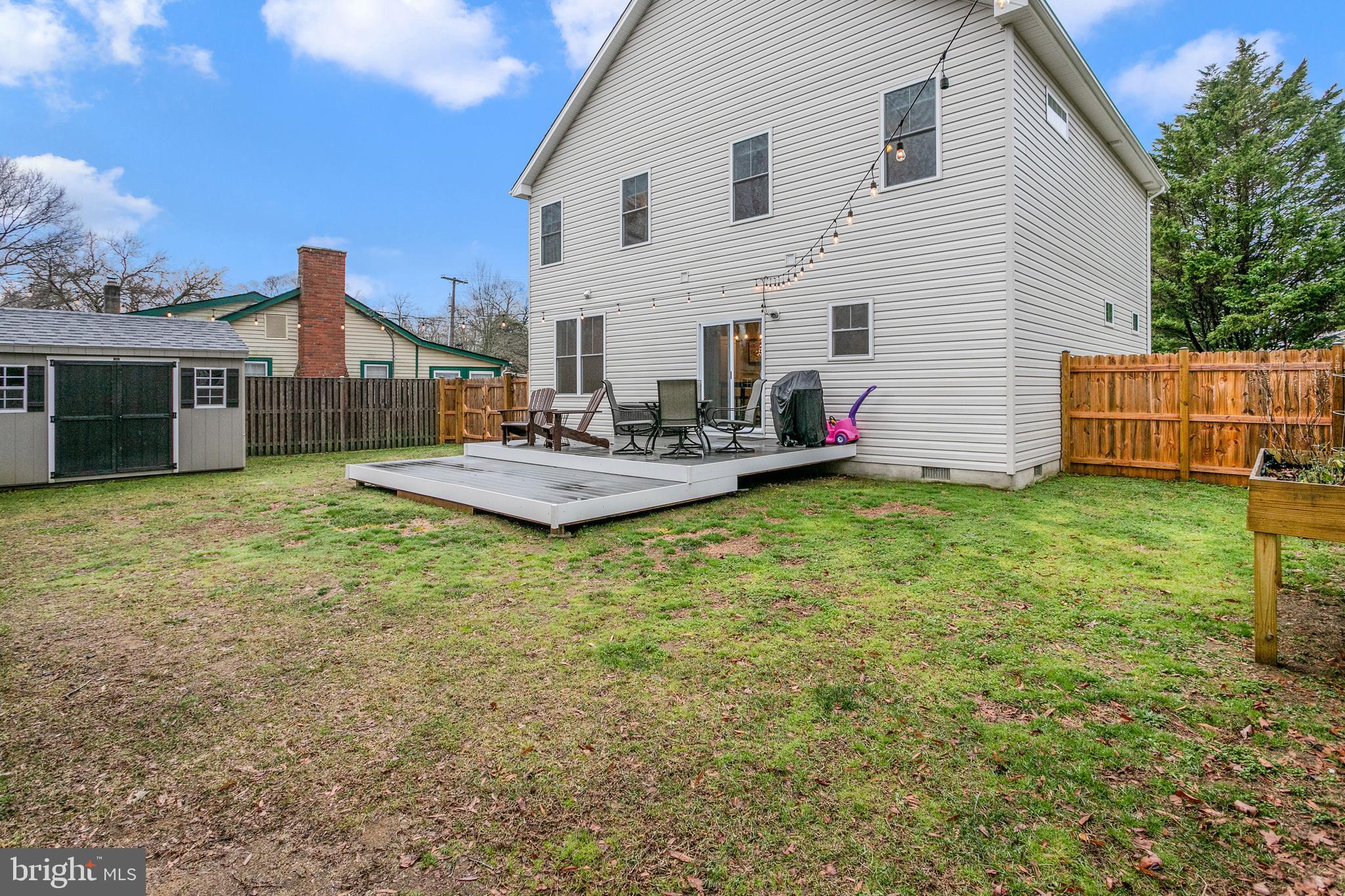 WOODLAND BEACH - Residential