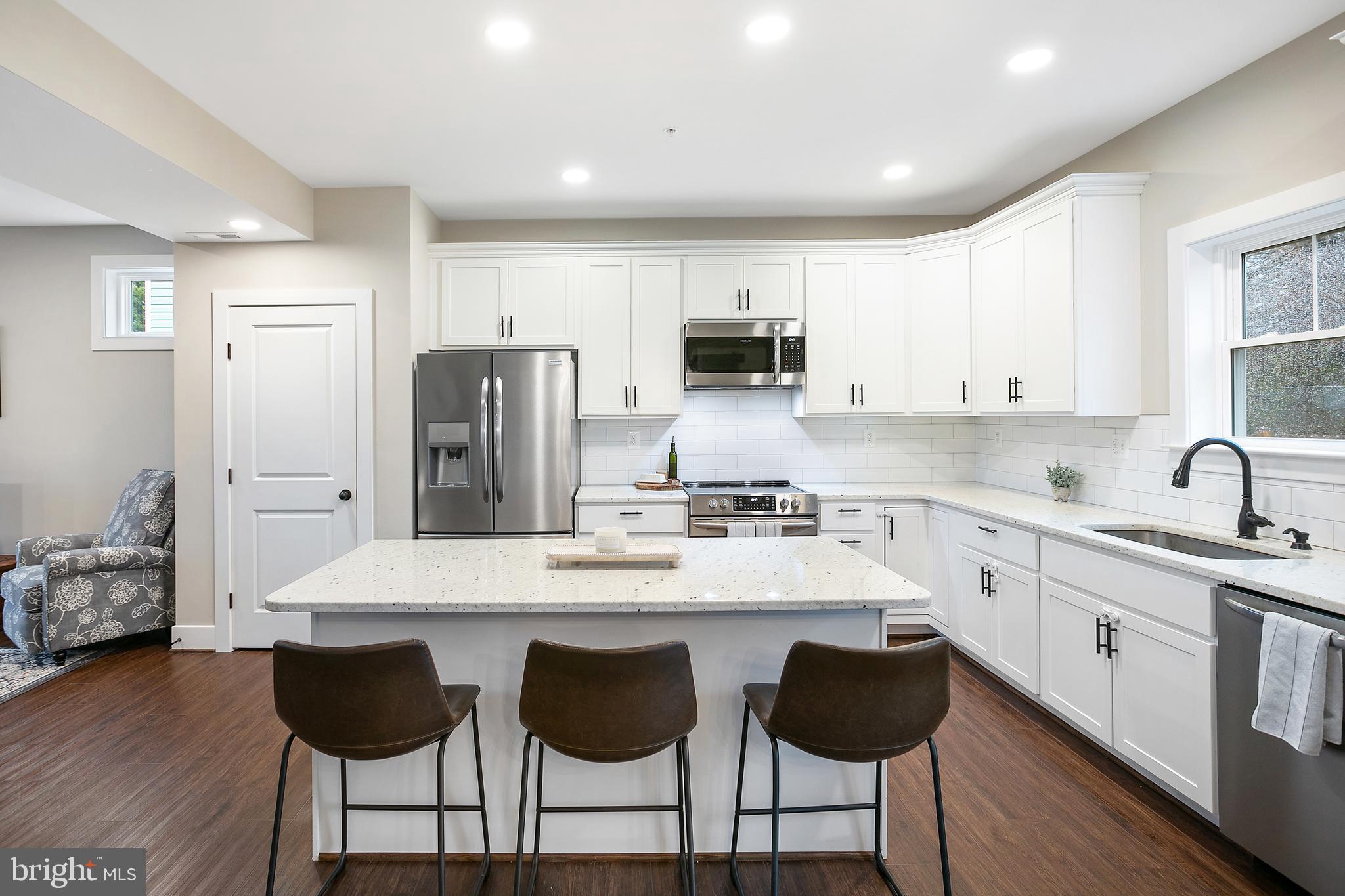 WOODLAND BEACH - Residential