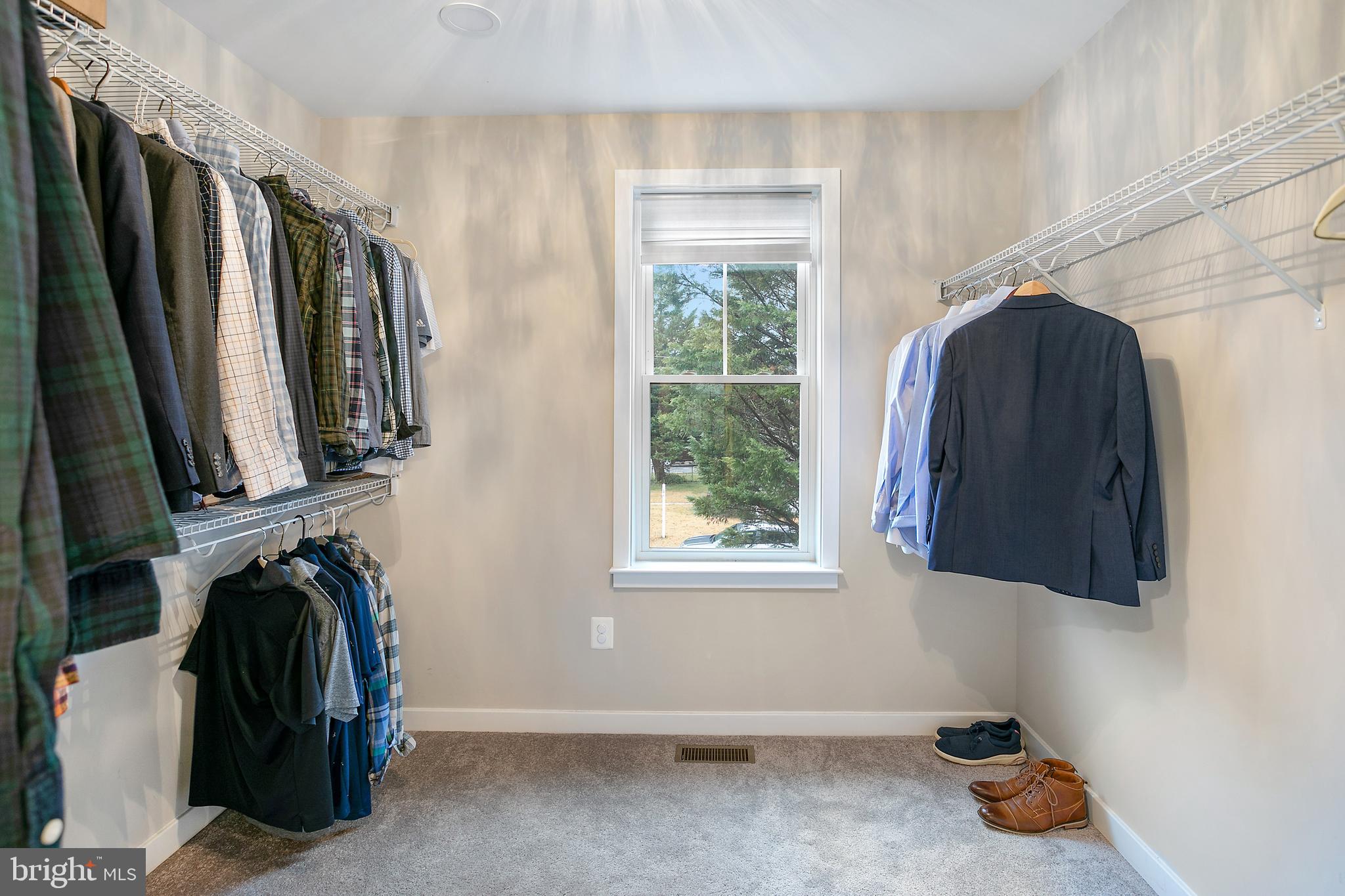 WOODLAND BEACH - Residential