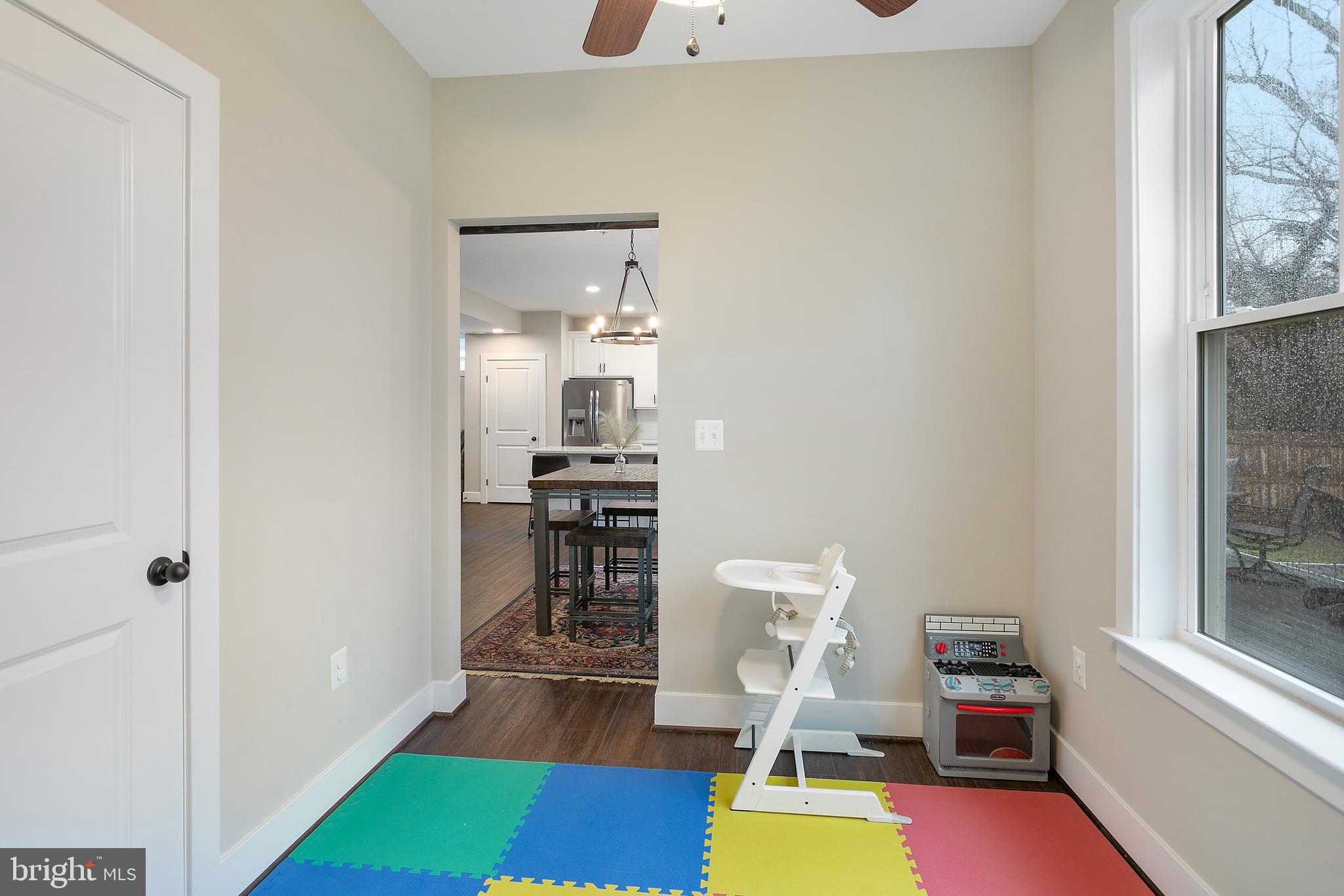 WOODLAND BEACH - Residential