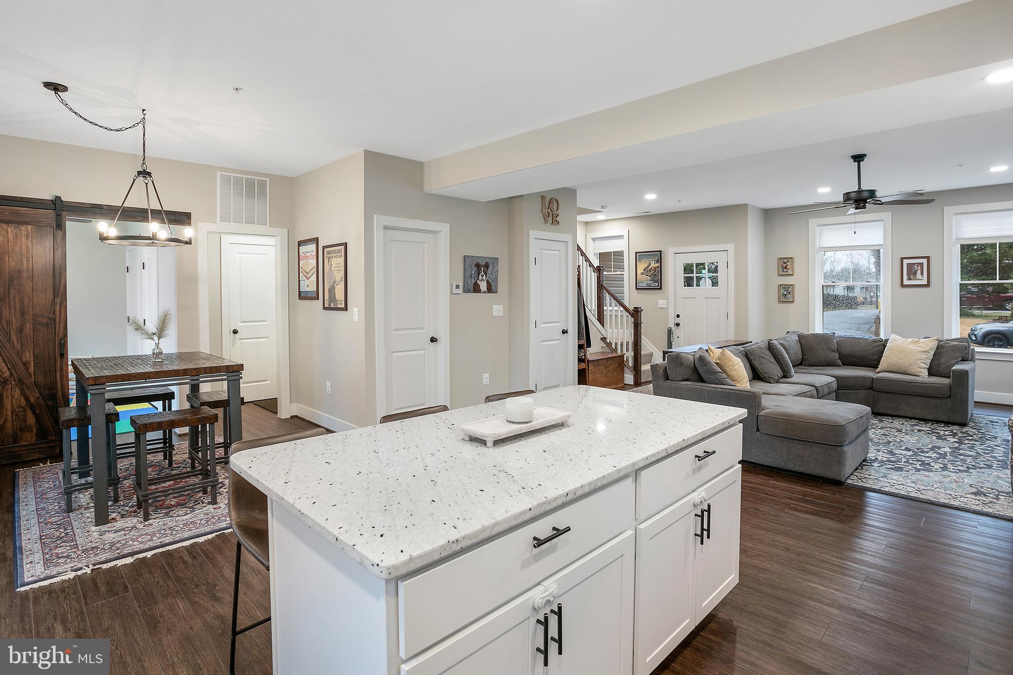 WOODLAND BEACH - Residential