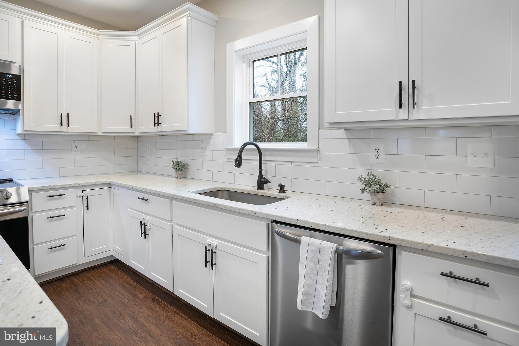 WOODLAND BEACH - Residential