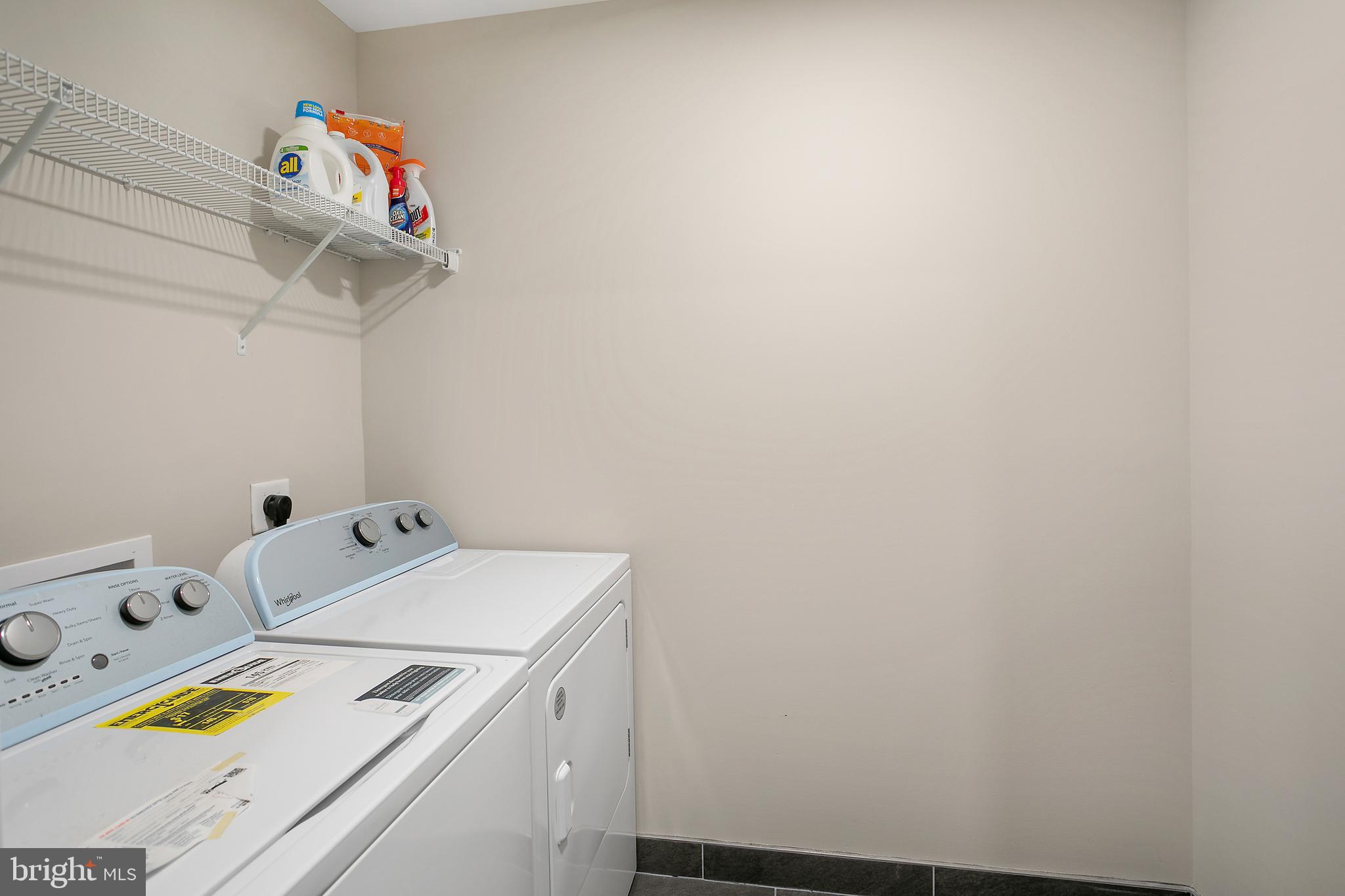 WOODLAND BEACH - Residential