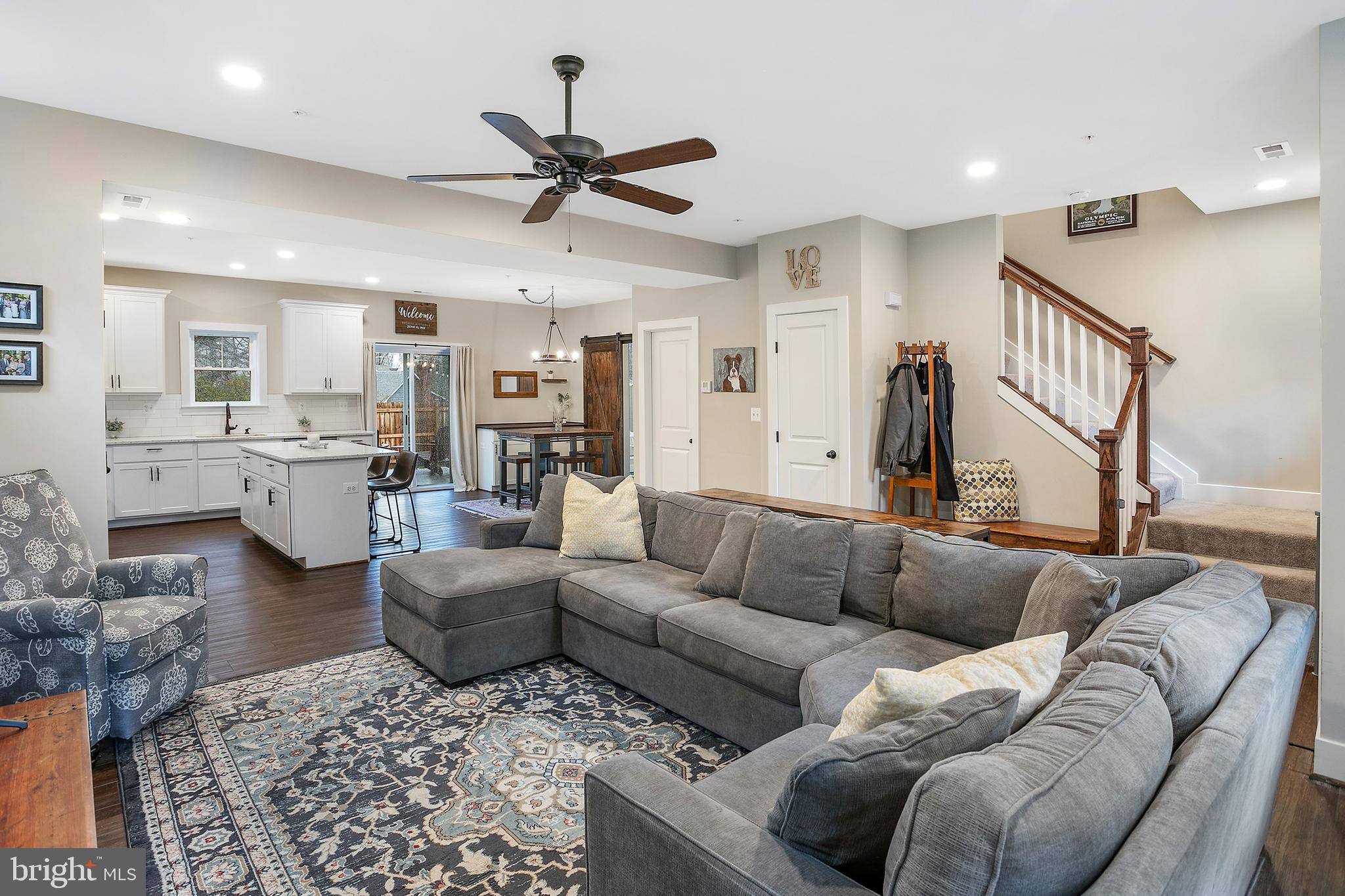 WOODLAND BEACH - Residential