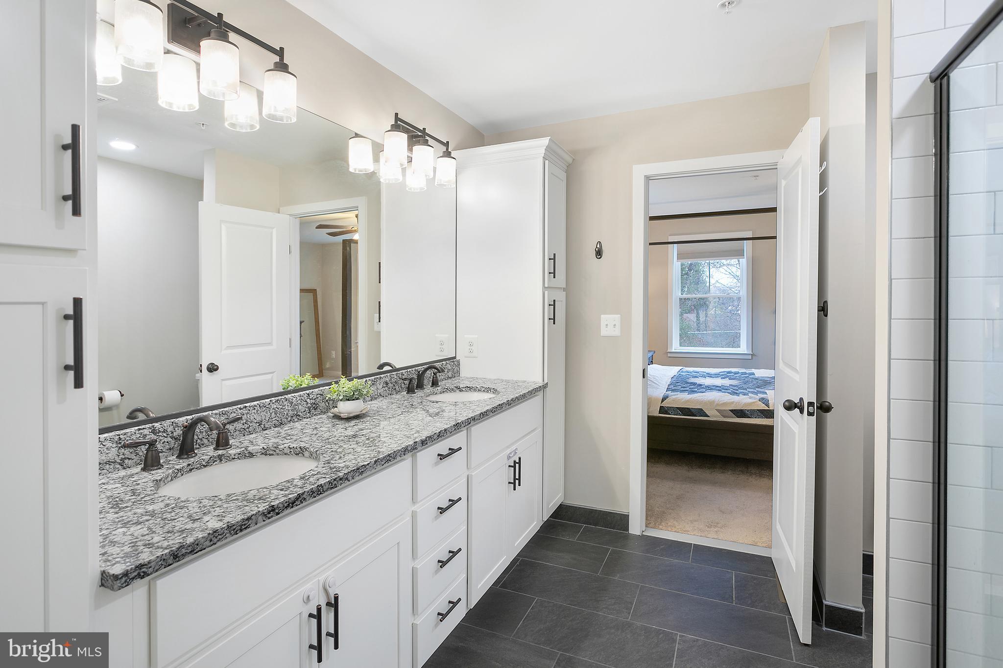 WOODLAND BEACH - Residential