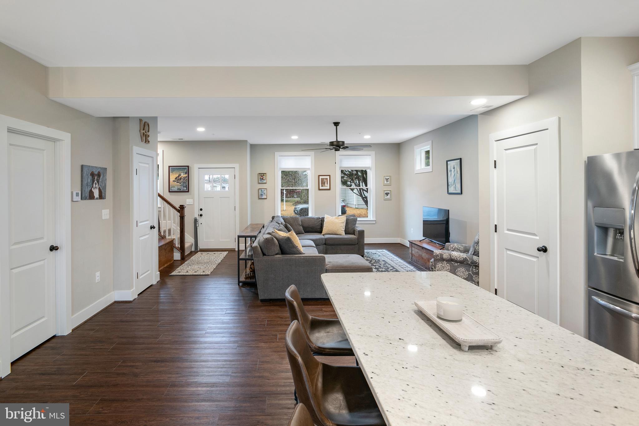 WOODLAND BEACH - Residential