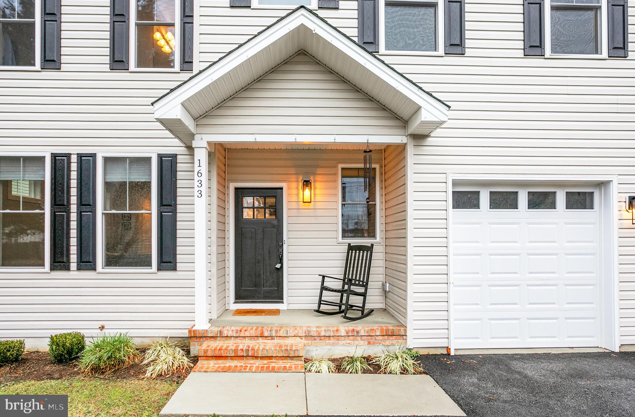 WOODLAND BEACH - Residential