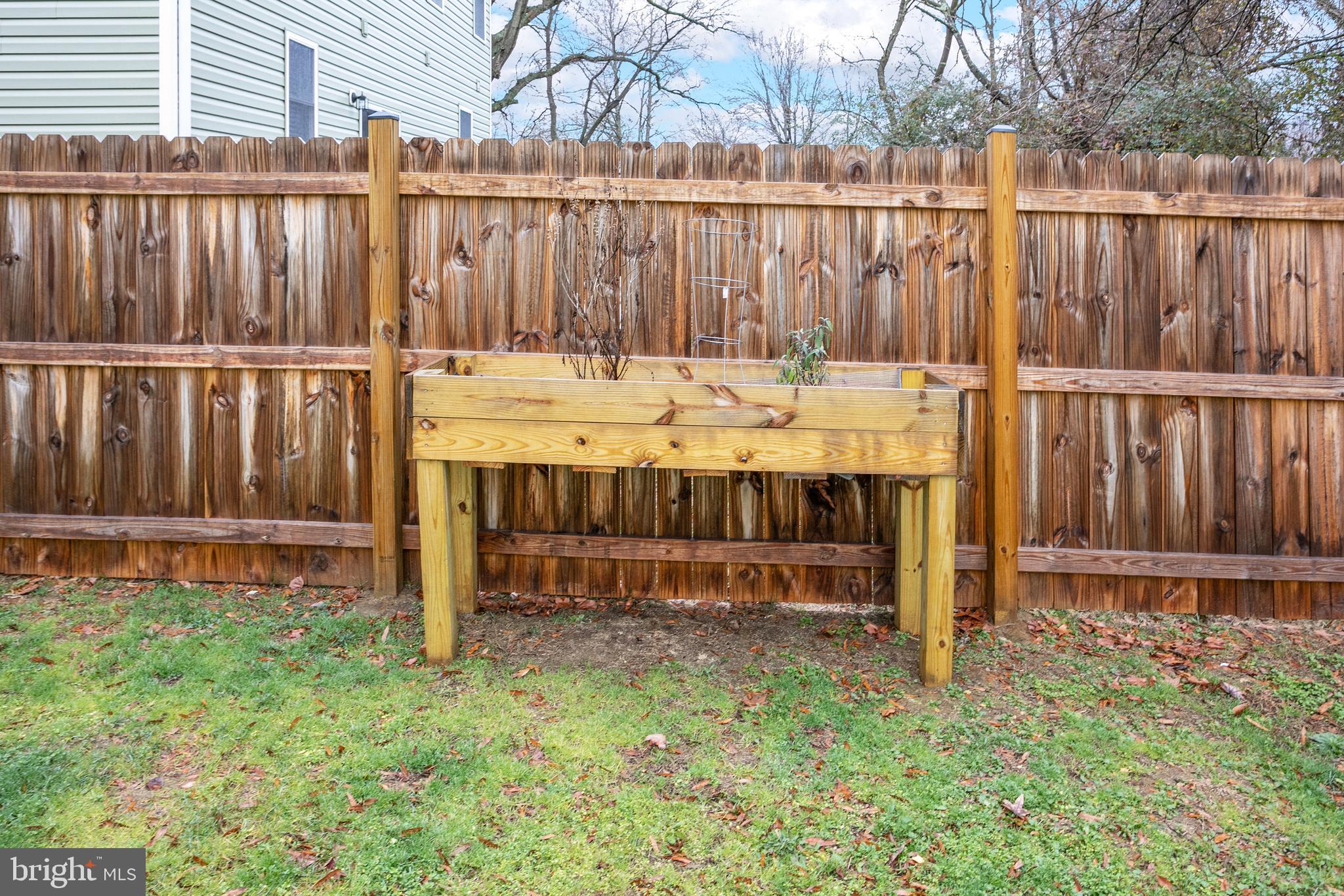 WOODLAND BEACH - Residential