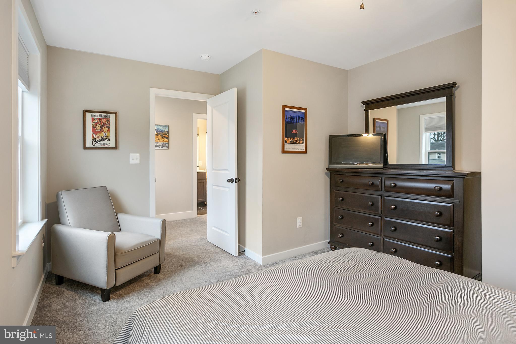 WOODLAND BEACH - Residential