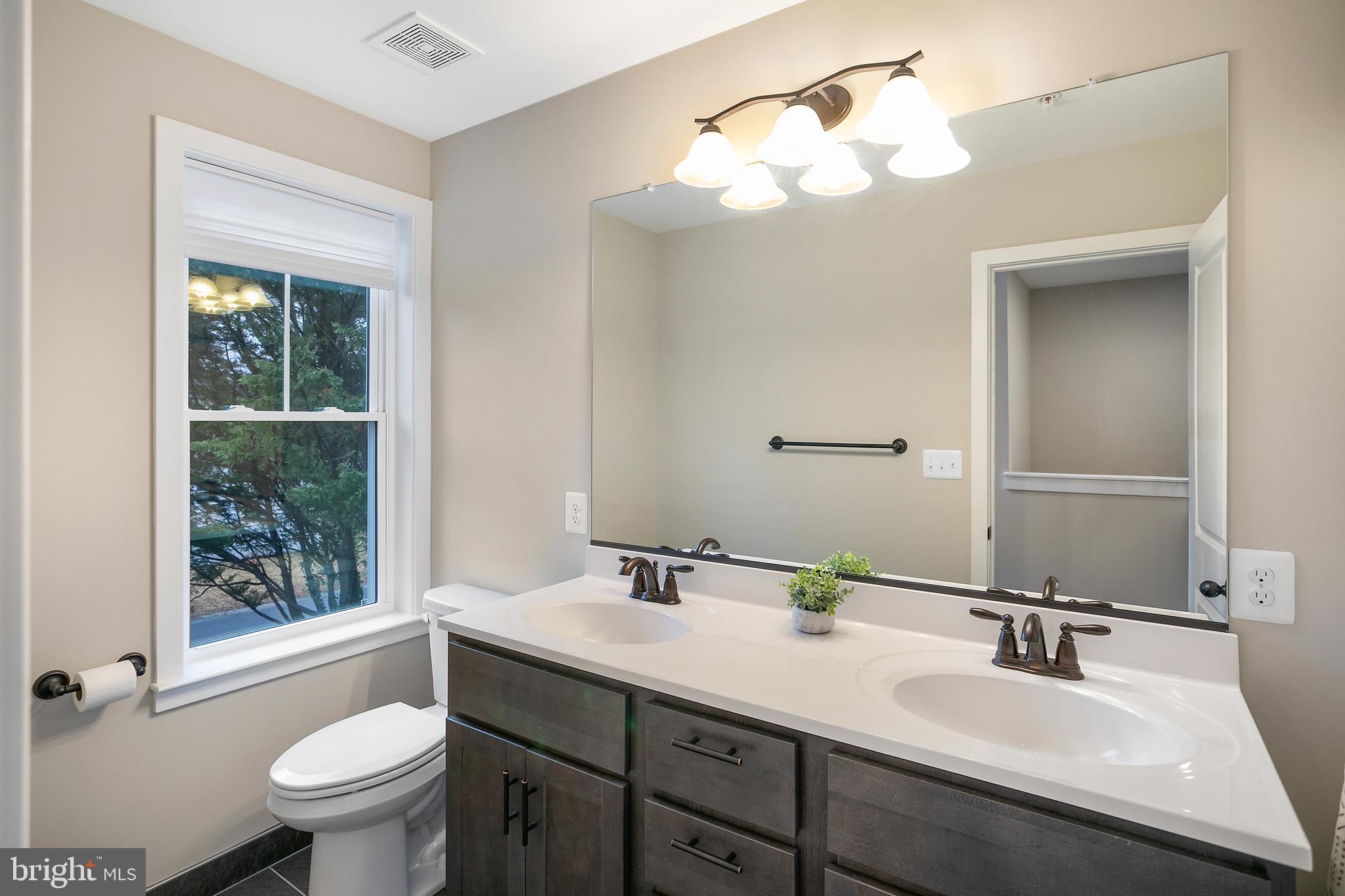 WOODLAND BEACH - Residential