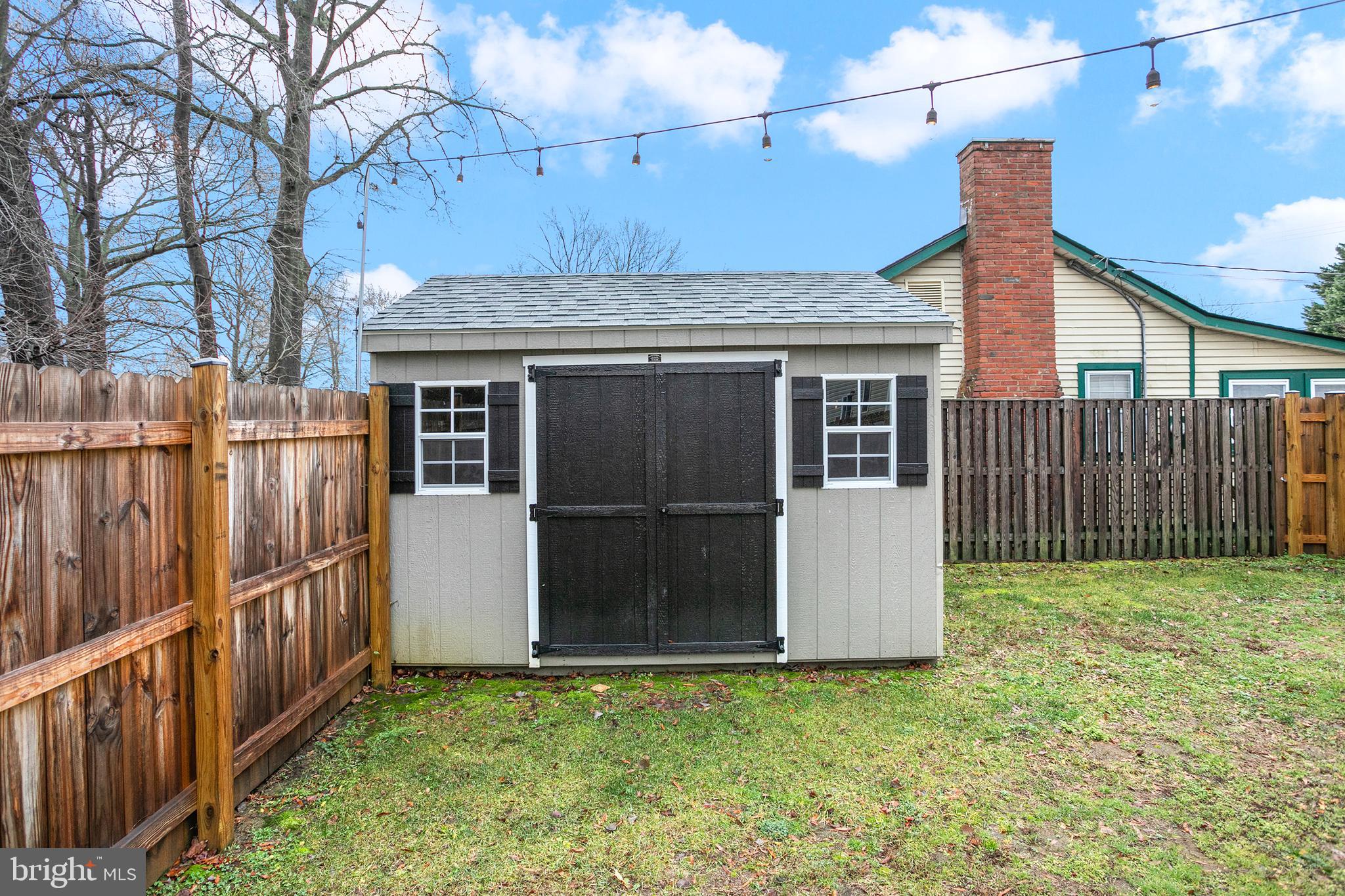 WOODLAND BEACH - Residential