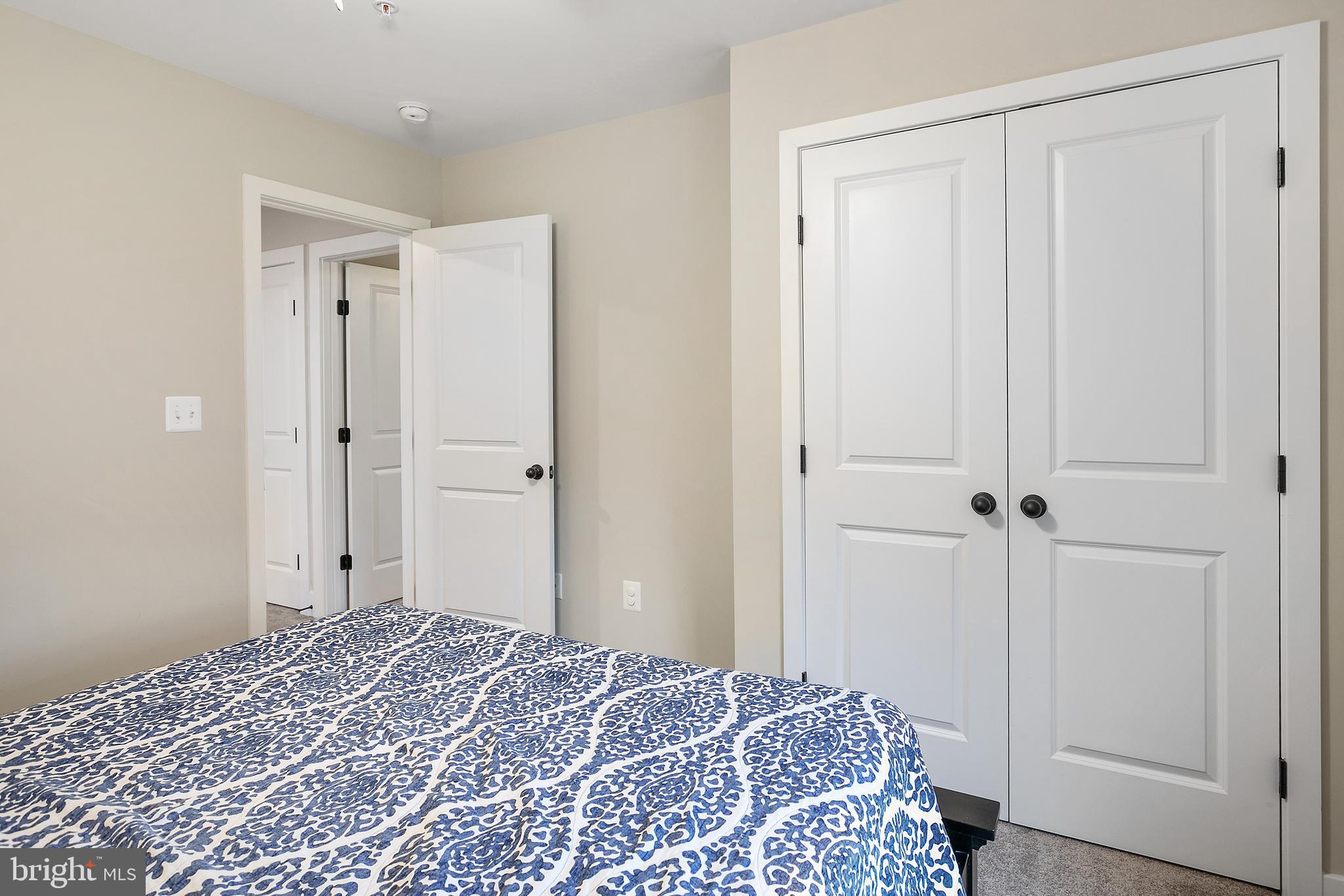 WOODLAND BEACH - Residential