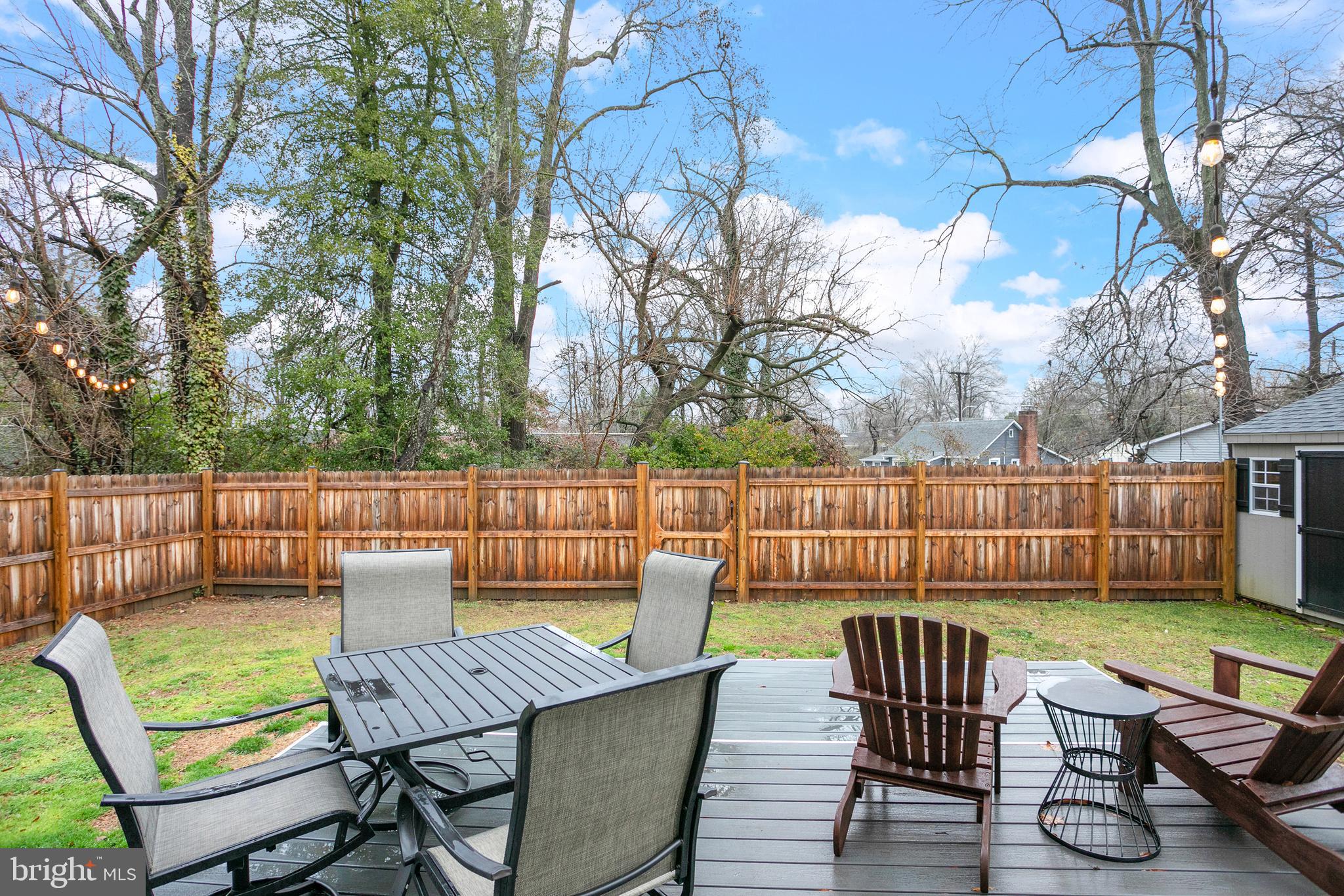 WOODLAND BEACH - Residential