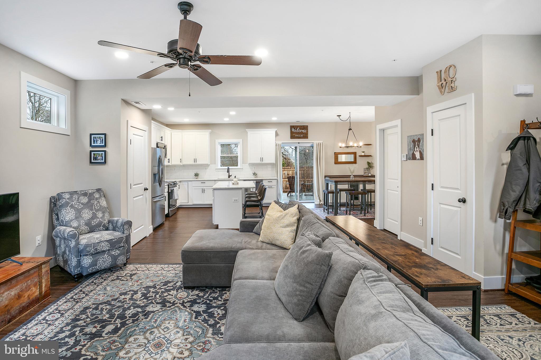 WOODLAND BEACH - Residential