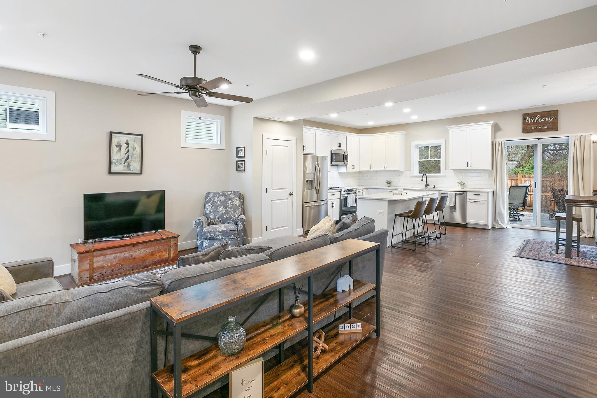 WOODLAND BEACH - Residential