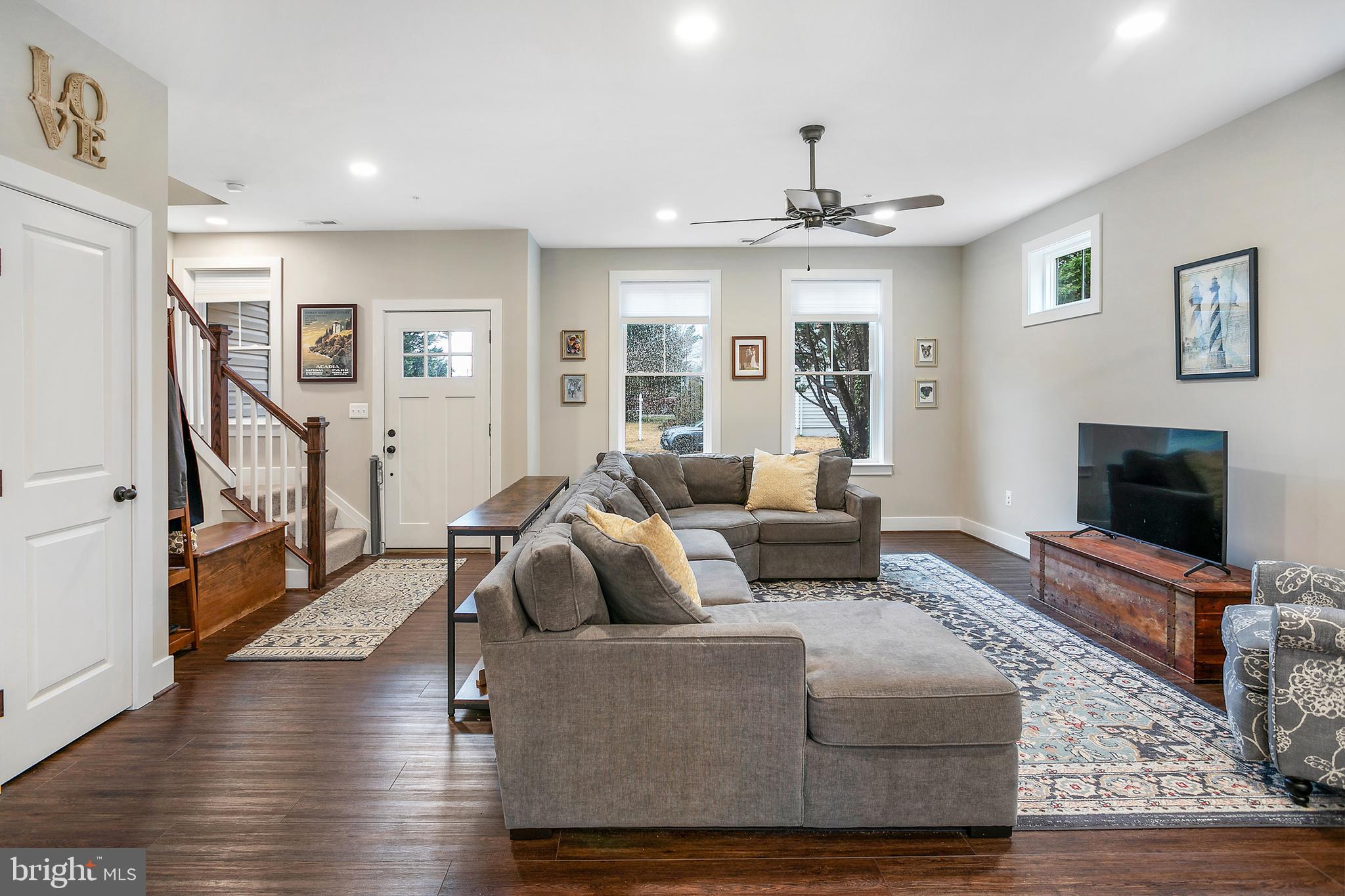 WOODLAND BEACH - Residential