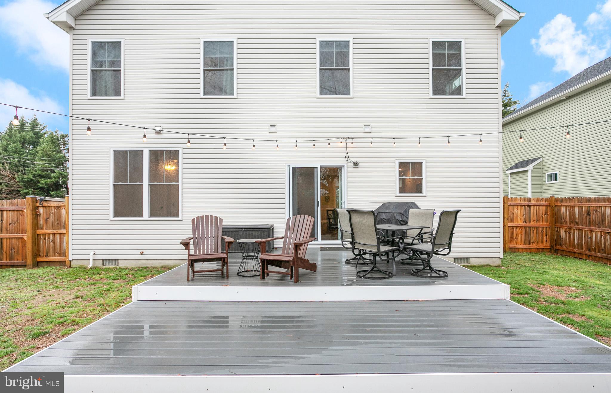 WOODLAND BEACH - Residential