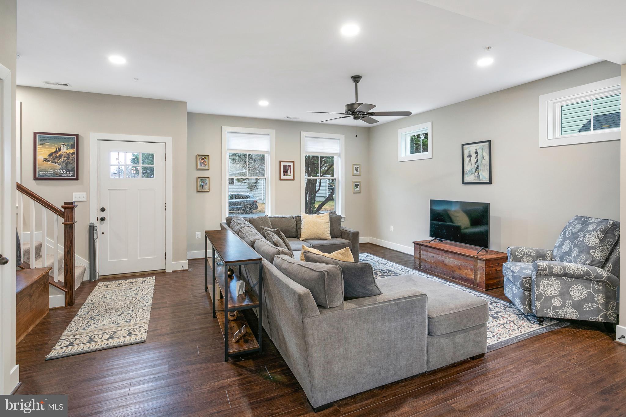 WOODLAND BEACH - Residential