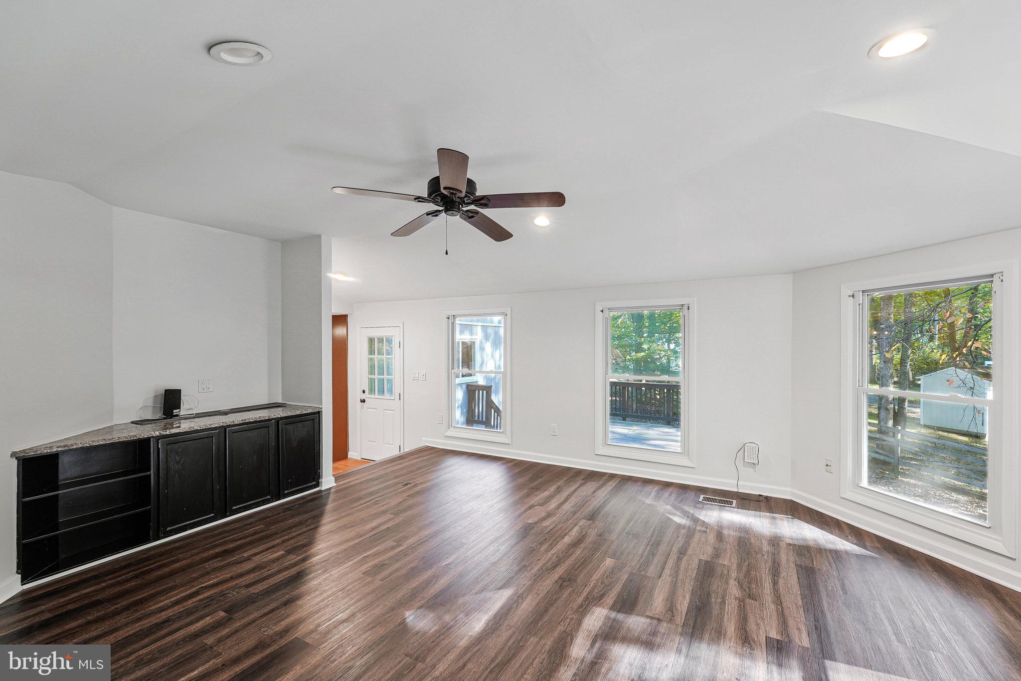 CAMELOT - Residential Lease