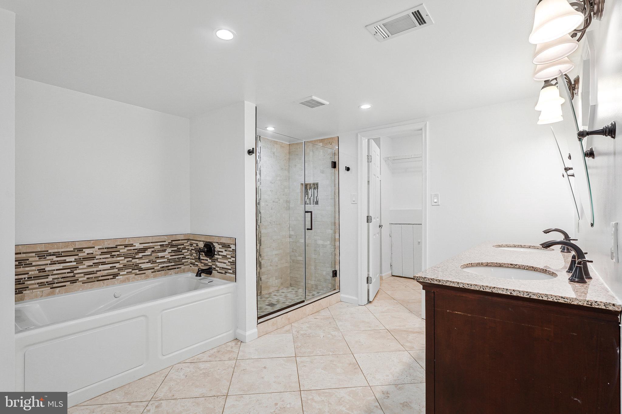 CAMELOT - Residential Lease