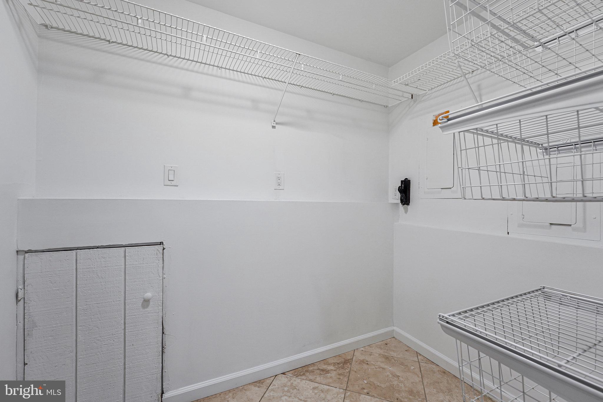 CAMELOT - Residential Lease