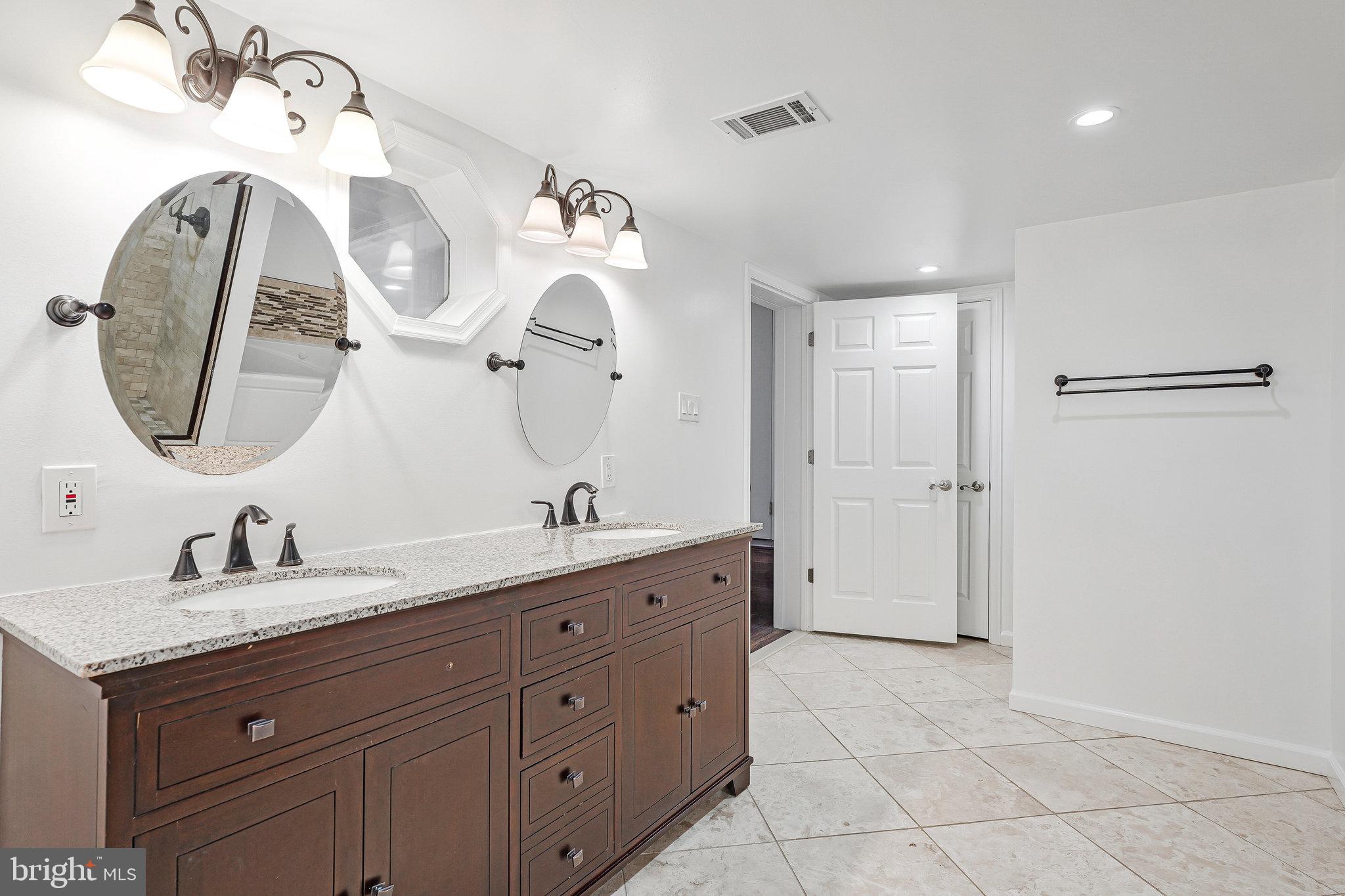 CAMELOT - Residential Lease