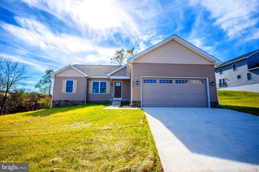 YEAR END SPECIAL - REDUCED ANOTHER $5,000 AND  $5,000 BUYER CLOSING COSTS w/PREFERRED LENDER. IMMEDIATE OCCUPANCY! Open Great Room Concept w/Fireplace encompasses the Dining Room and Kitchen. The Split Bedroom Design offers Private Owner's Suite w/HIS AND HERS WALK IN CLOSETS. Finished 2 Car Garage. Unique Ceiling Detail delineates the Dining Area. Full Walkout Basement ON A CORNER LOT.