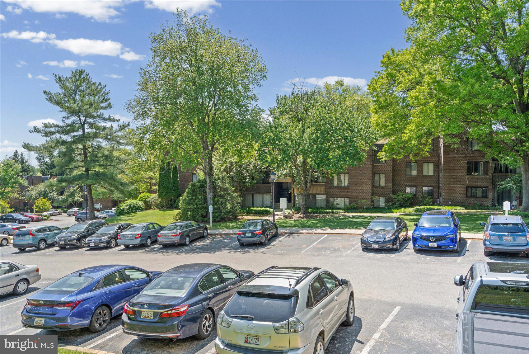 LONG REACH HOUSE CONDOMINIUMS - Residential