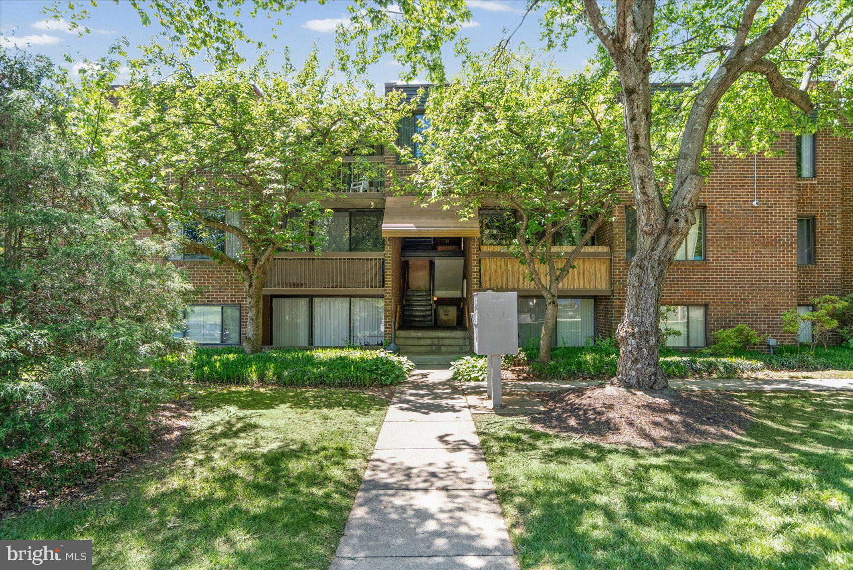 LONG REACH HOUSE CONDOMINIUMS - Residential