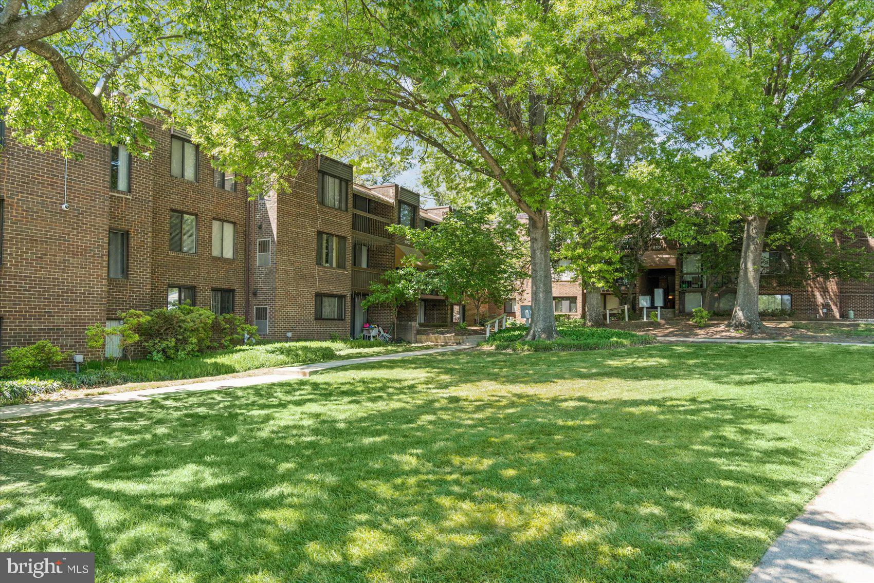LONG REACH HOUSE CONDOMINIUMS - Residential