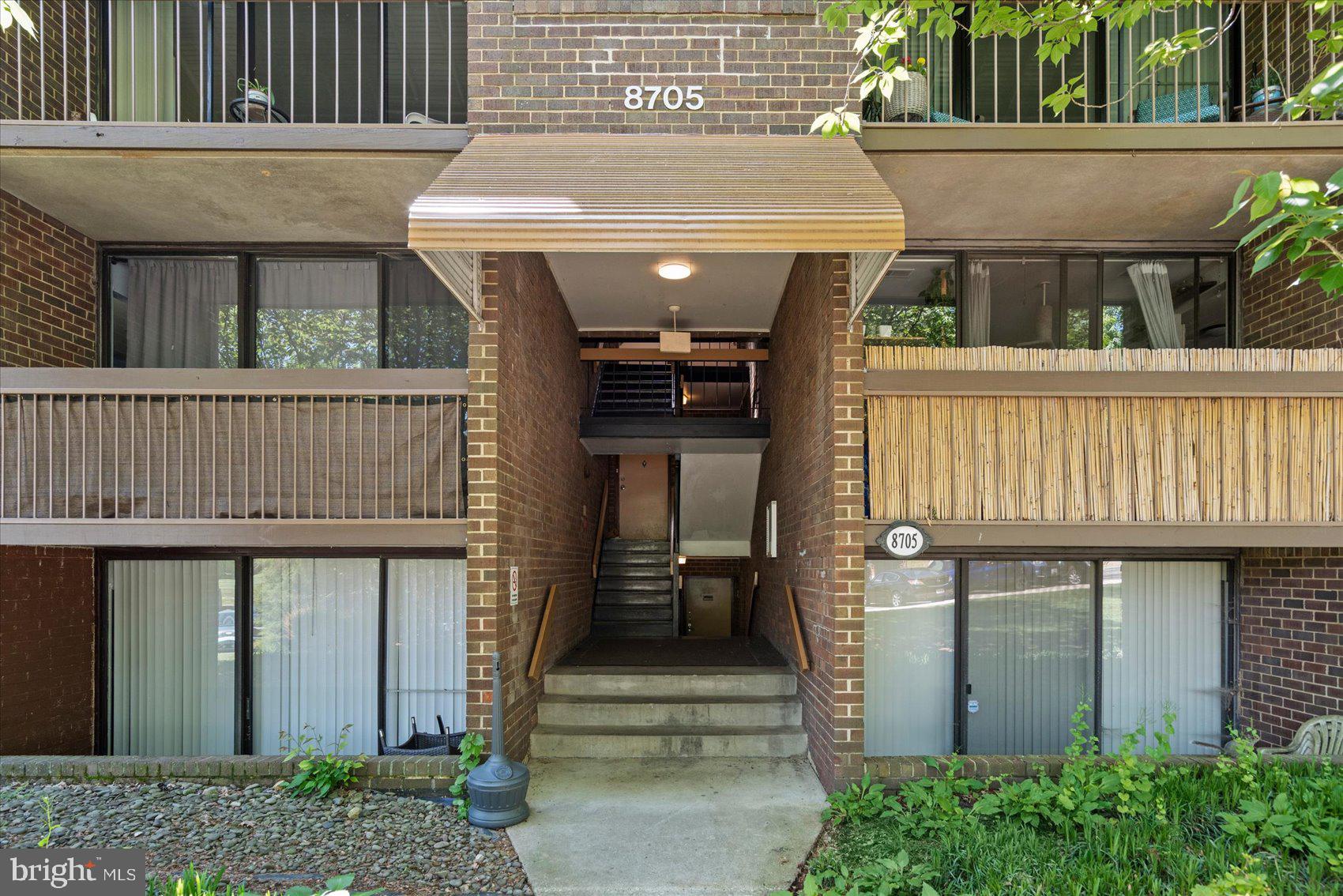 LONG REACH HOUSE CONDOMINIUMS - Residential