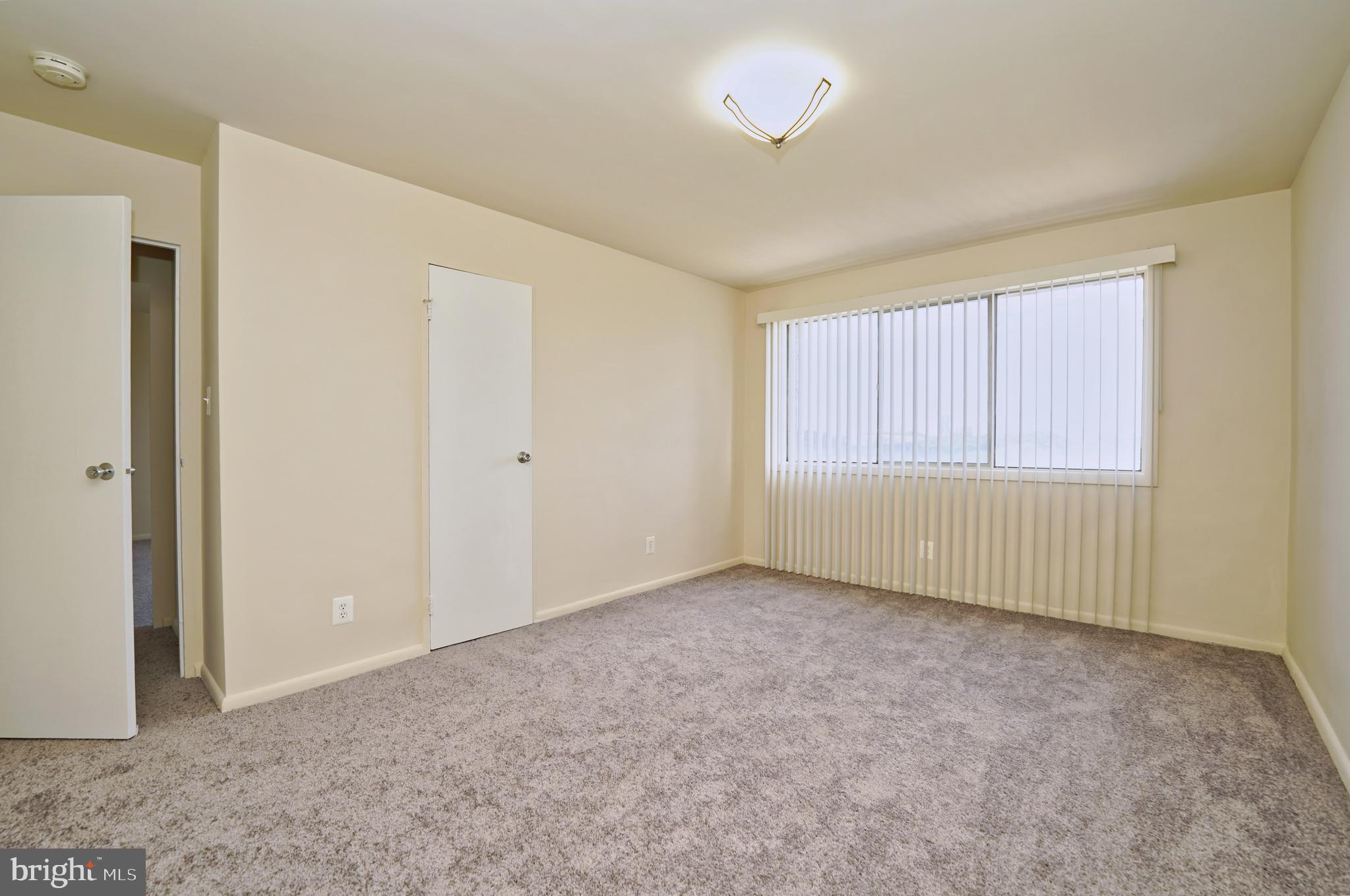 THE SEASONS - Residential