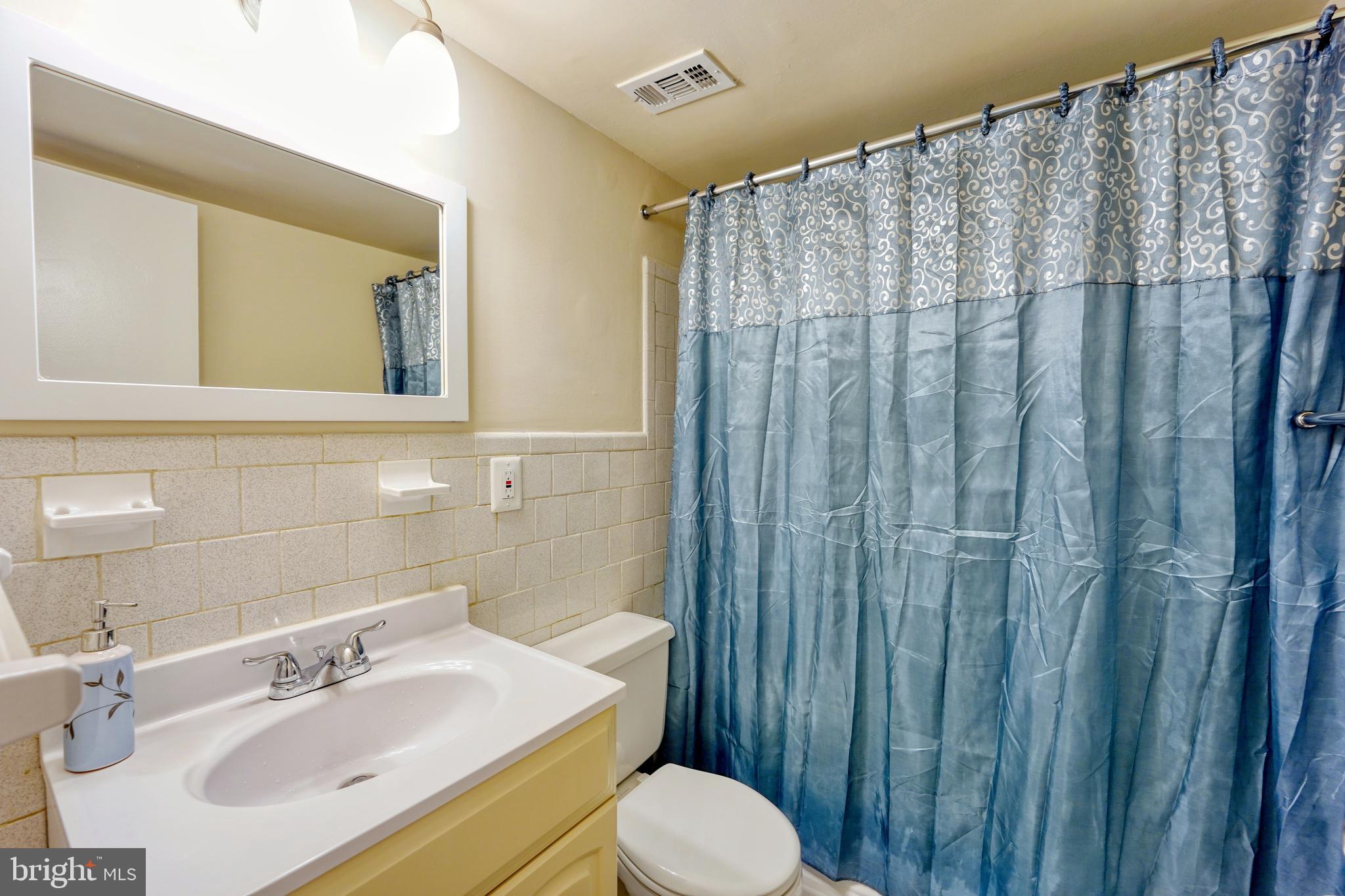 THE SEASONS - Residential