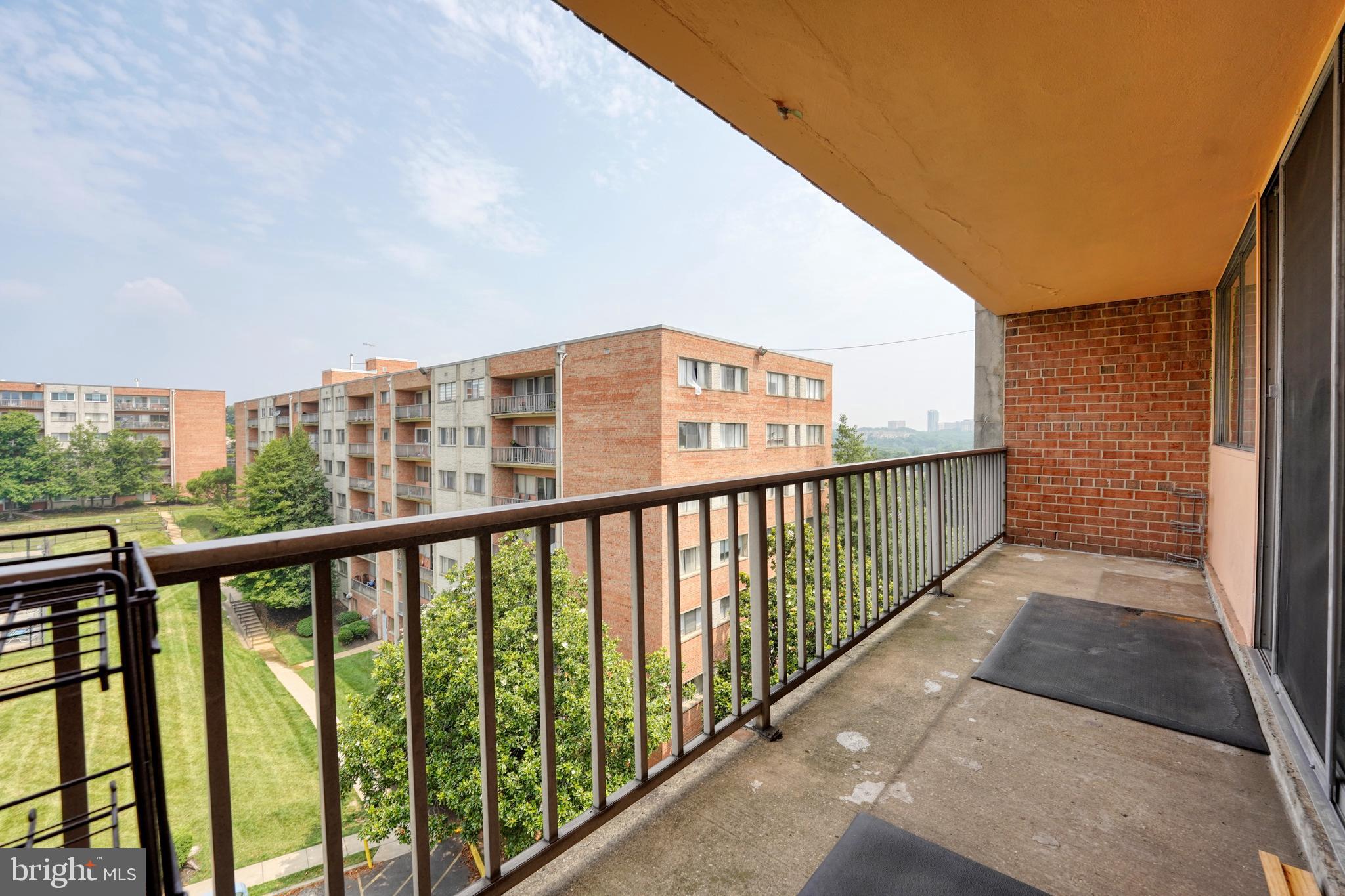 THE SEASONS - Residential