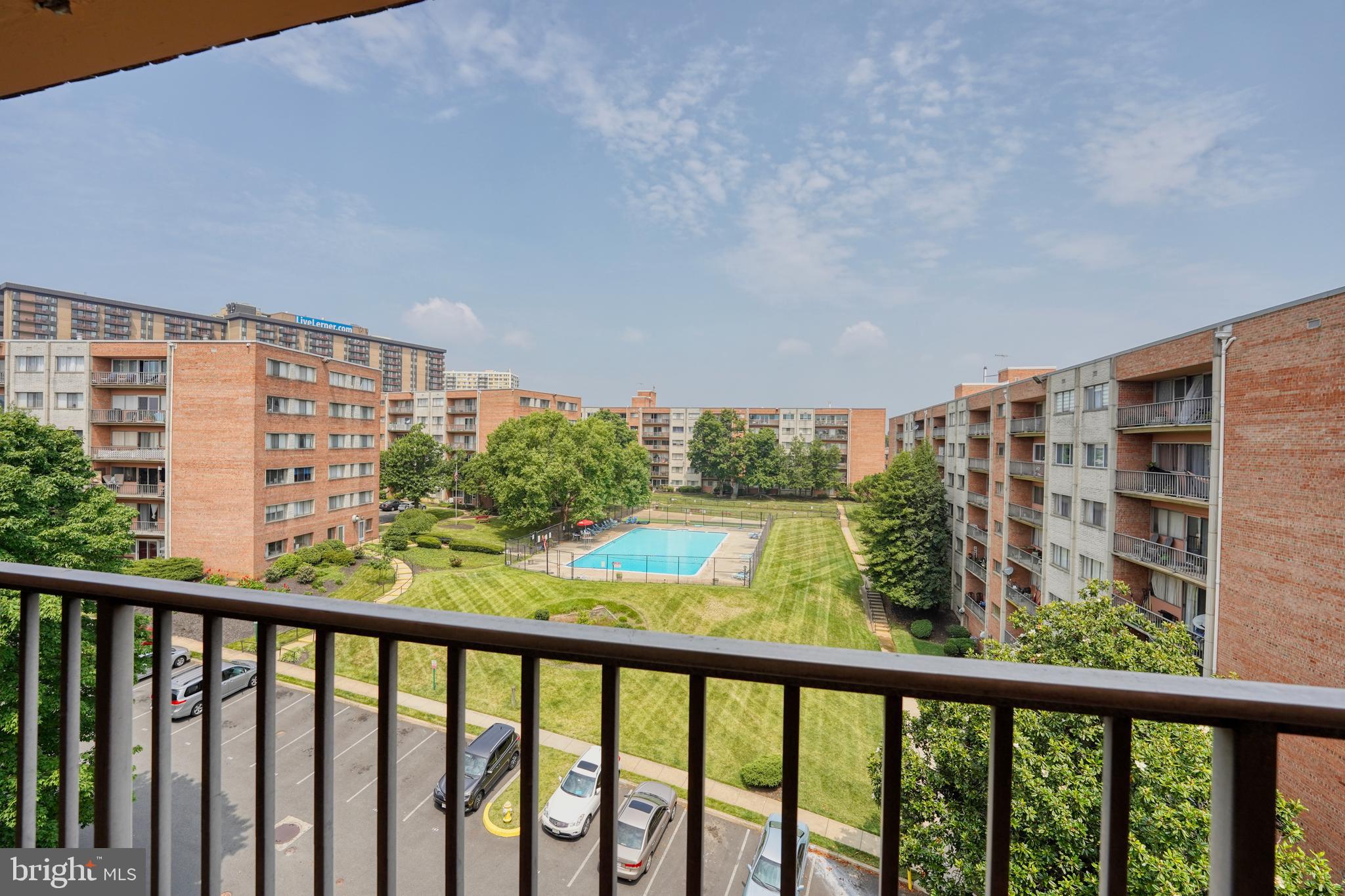 THE SEASONS - Residential