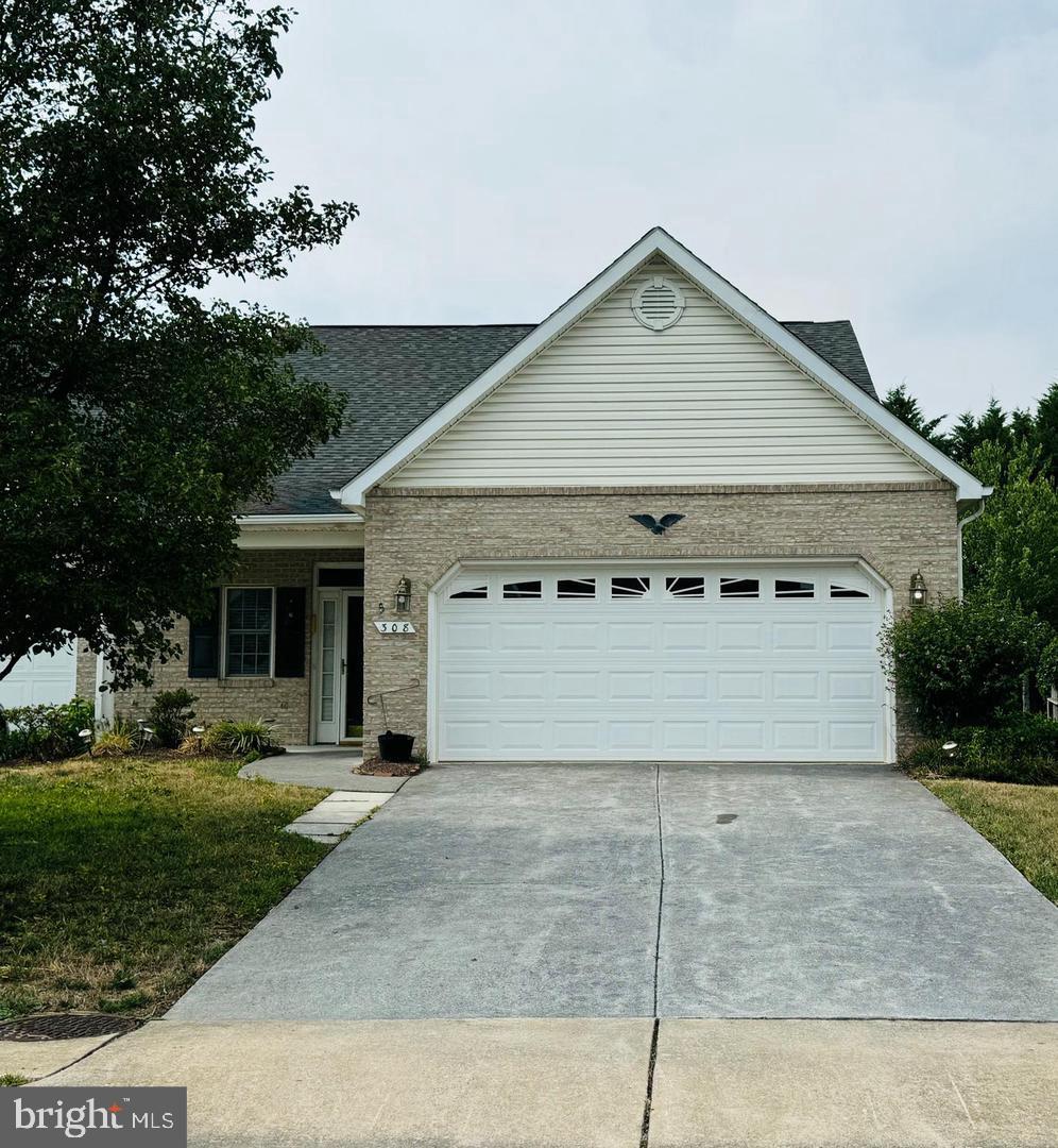 Spacious one level living, with lots of natural light. 
Open concept floor plan includes a large living room and kitchen, a grand master bedroom and master bathroom with a walk-in closet, as well another large bedroom and full bathroom.  A bright sunroom that leads out on to a peaceful screened in patio as well as a two car garage. Located in the beautiful Autumn Glen subdivision, this ranch duplex offers serenity in a highly sought after neighborhood.
Pets are case by case, no smoking.