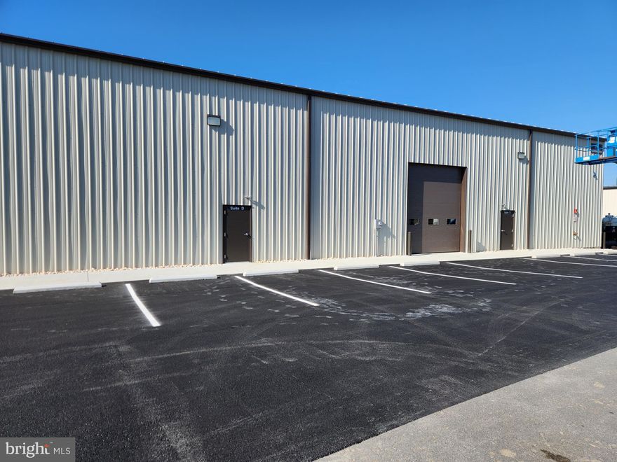 New Construction Flex Space.  Can be used for warehouse, showroom, office, light industrial.  Community loading dock.