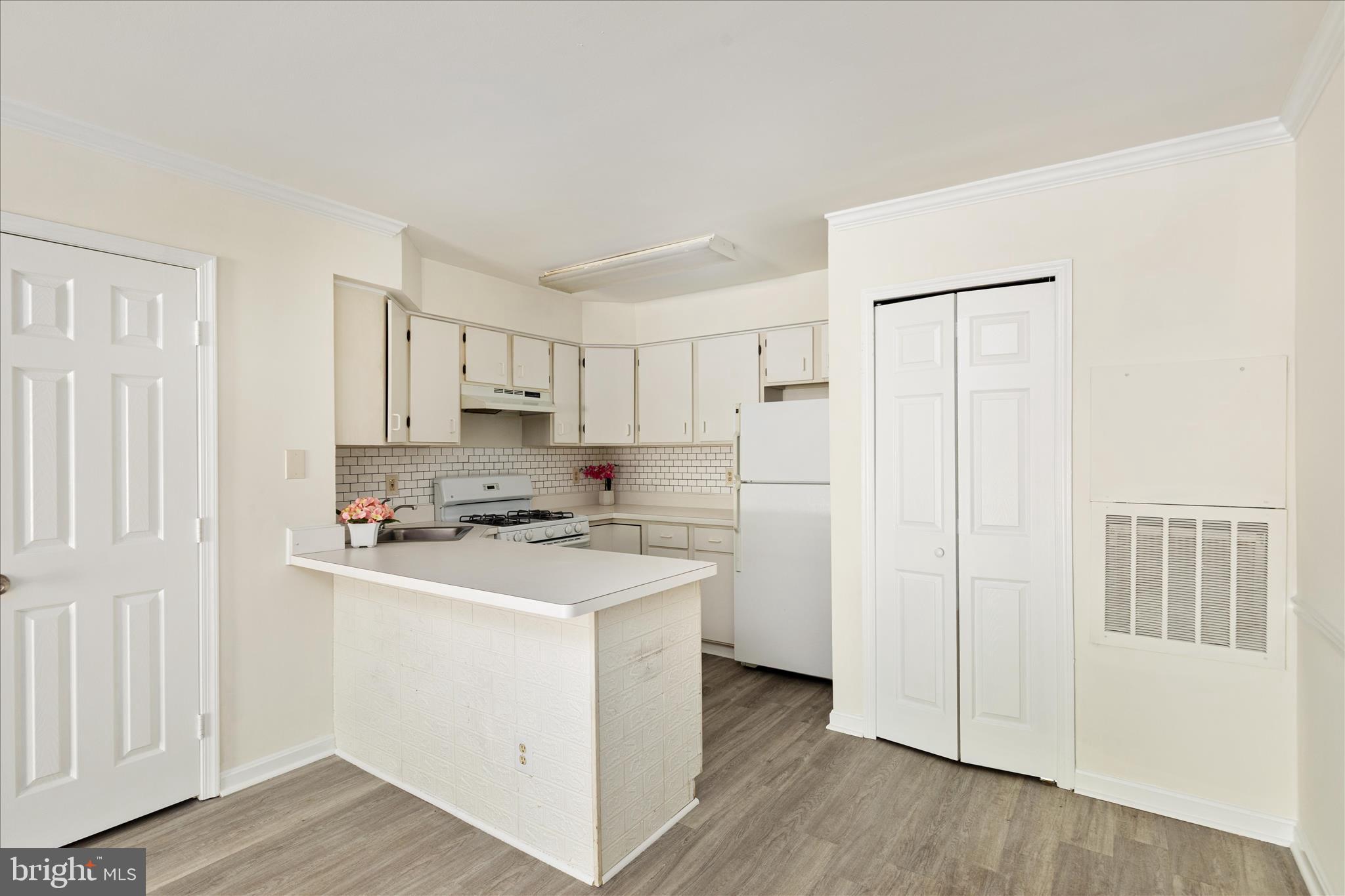 SARATOGA SPRINGS - Residential