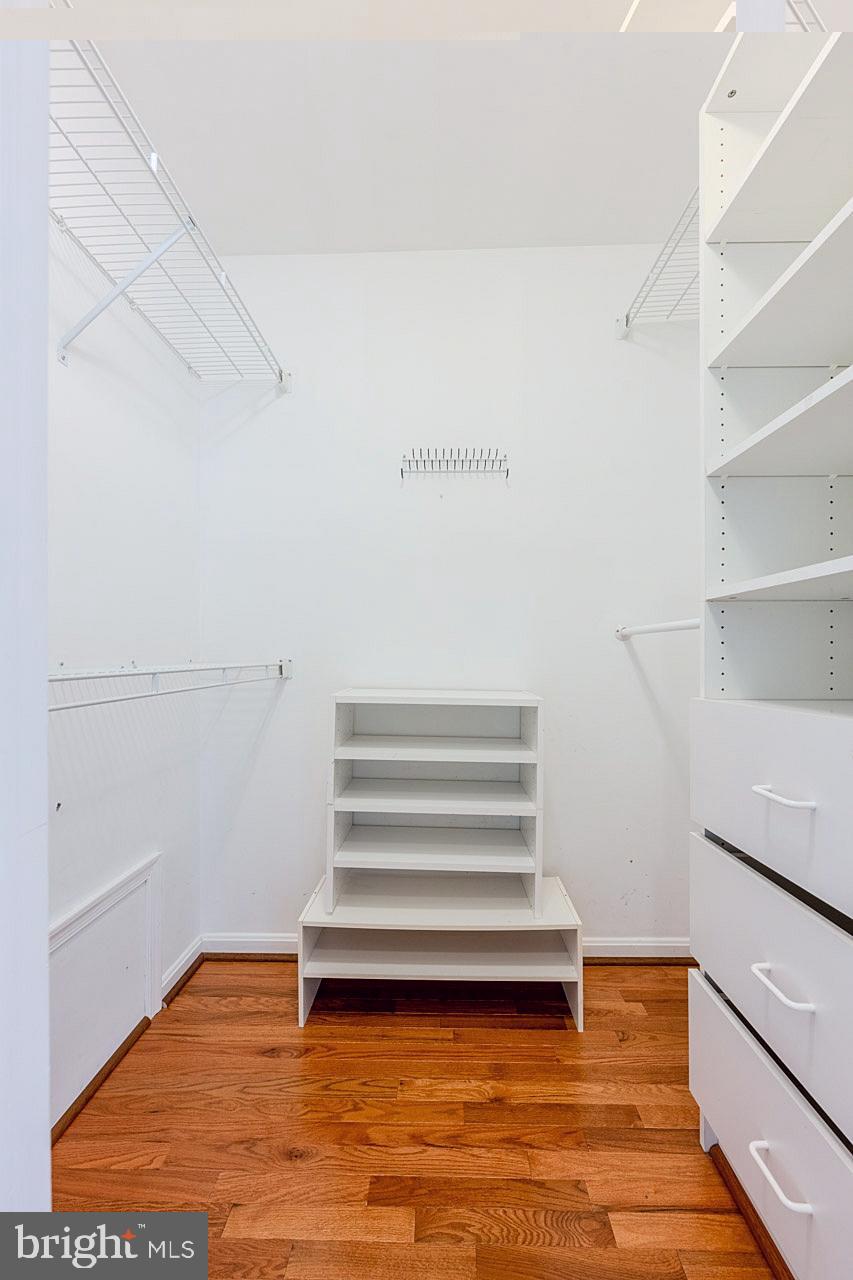 ASHBURN VILLAGE - Residential