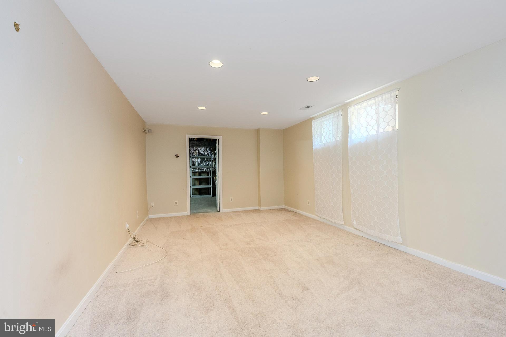 ASHBURN VILLAGE - Residential