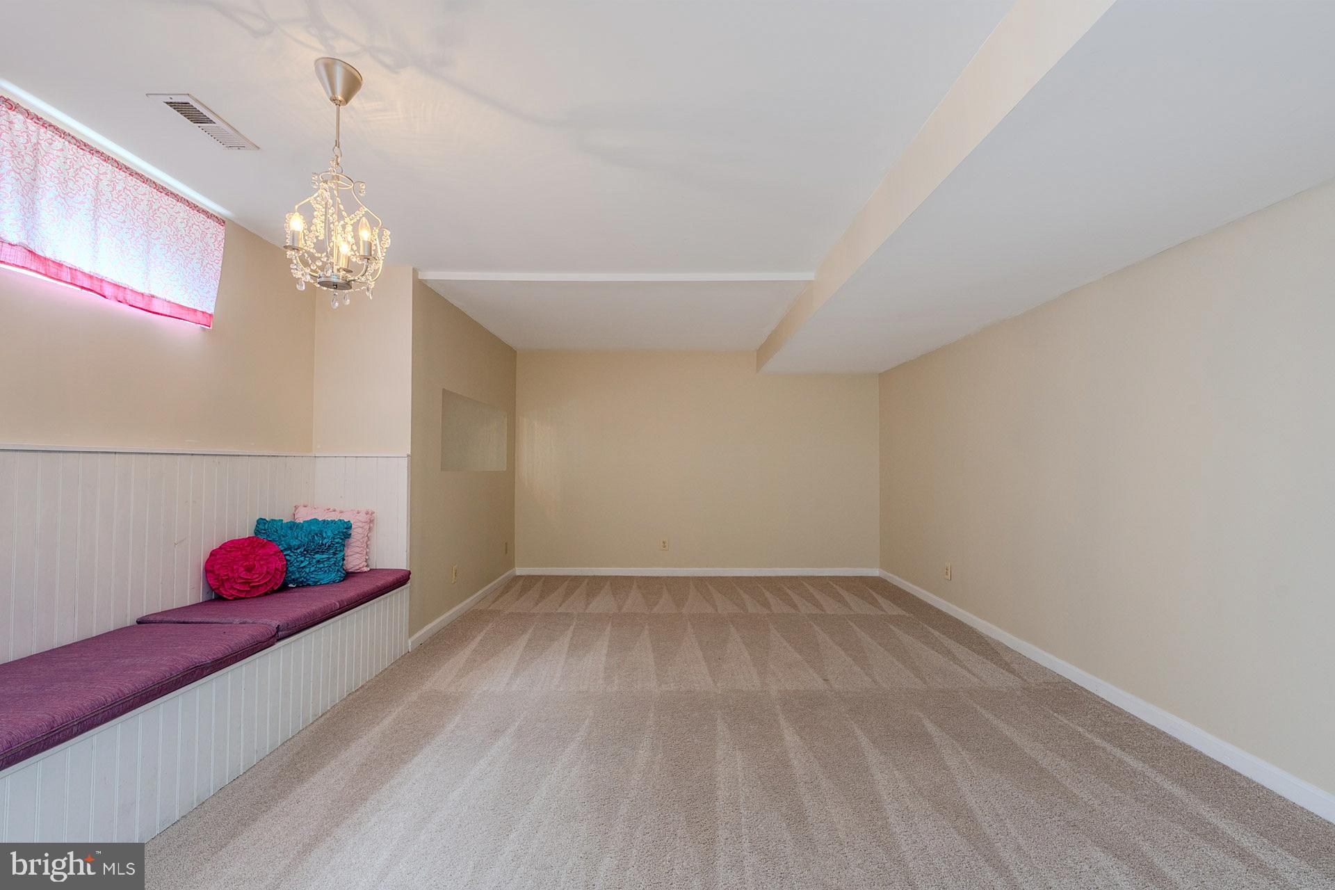 ASHBURN VILLAGE - Residential