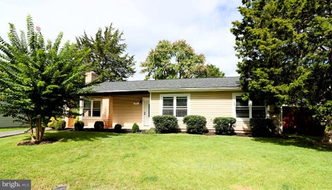Photo of 157 S Fox Road S, STERLING, VA 20164 (MLS # VALO2137468)