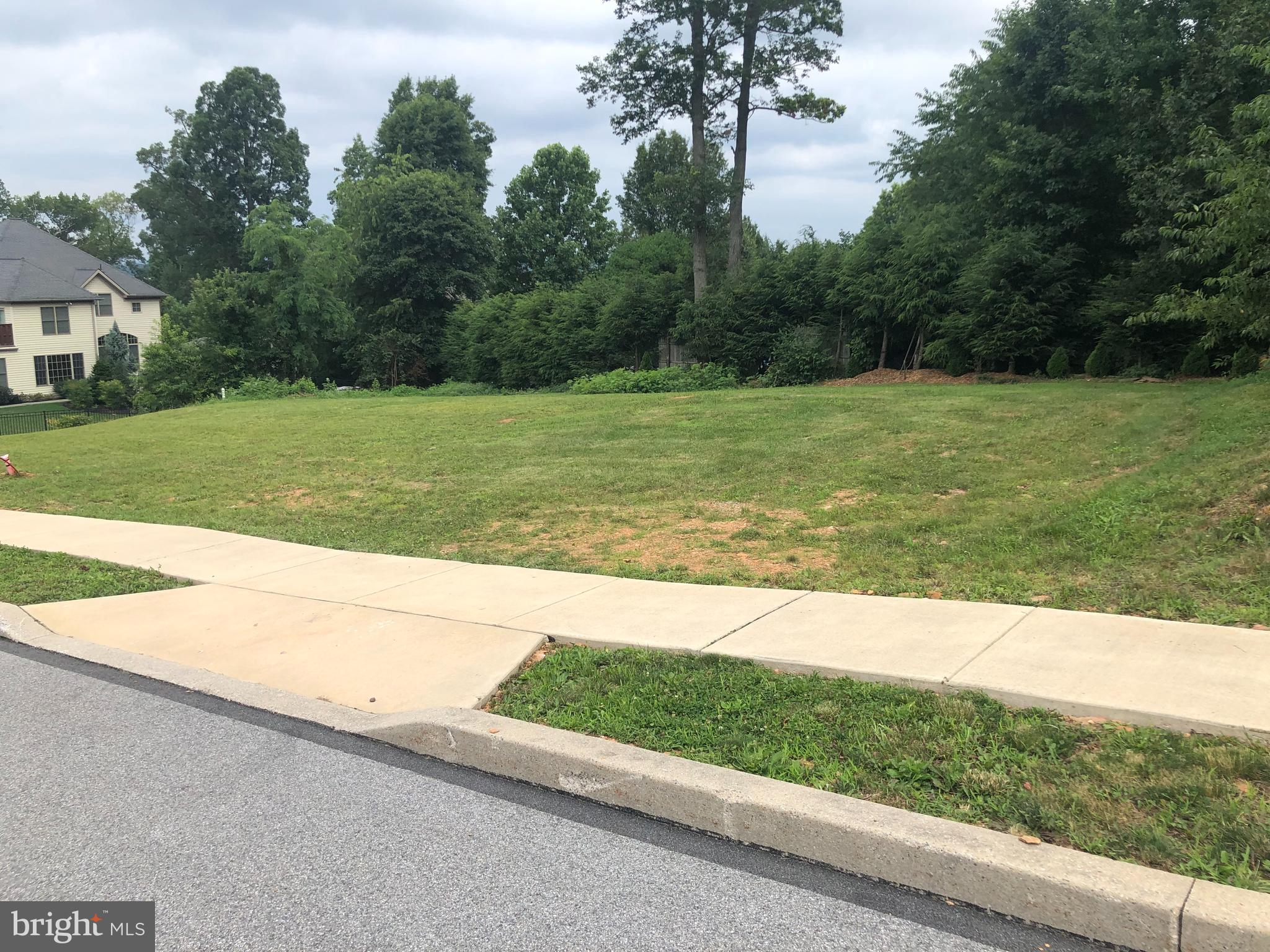 WOODLAND HEIGHTS - Land