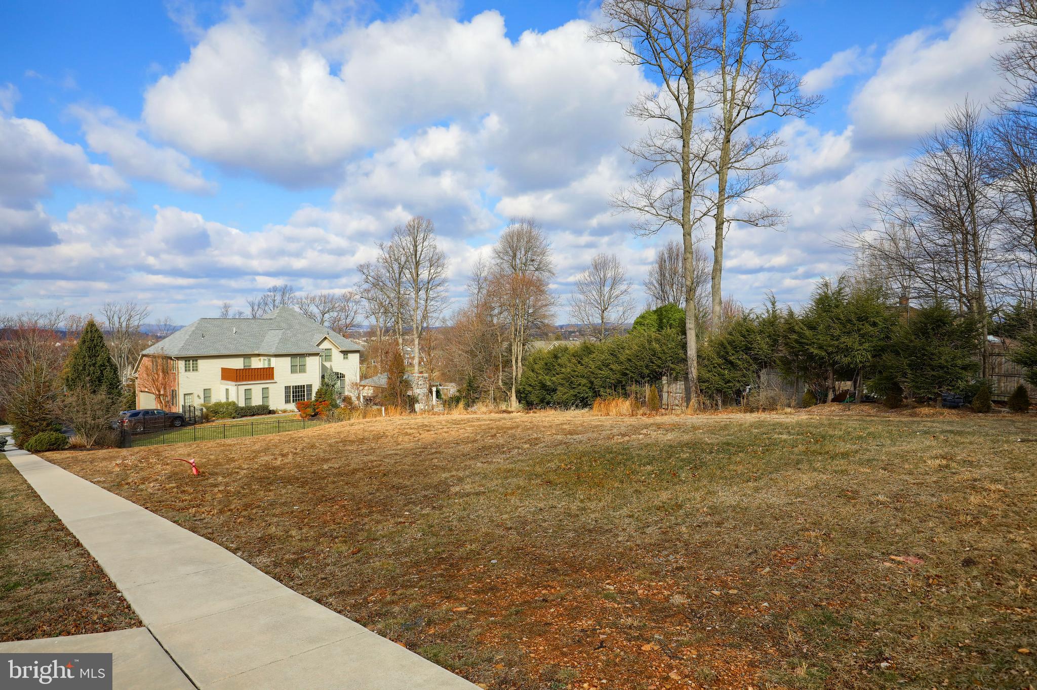 WOODLAND HEIGHTS - Land