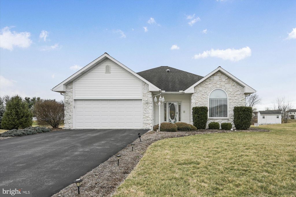 Photo of 571 BLOSSOM TRL, MOUNT JOY, PA 17552 (MLS # PALA2030924)