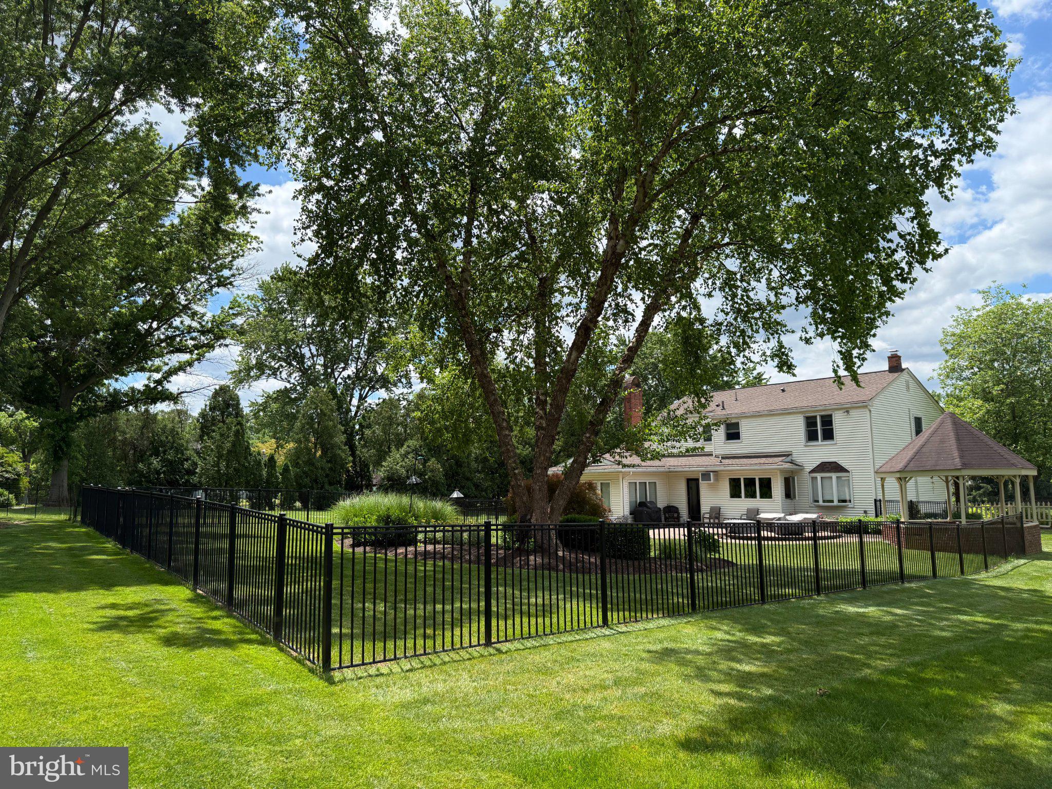 1035 ARCHER LANE