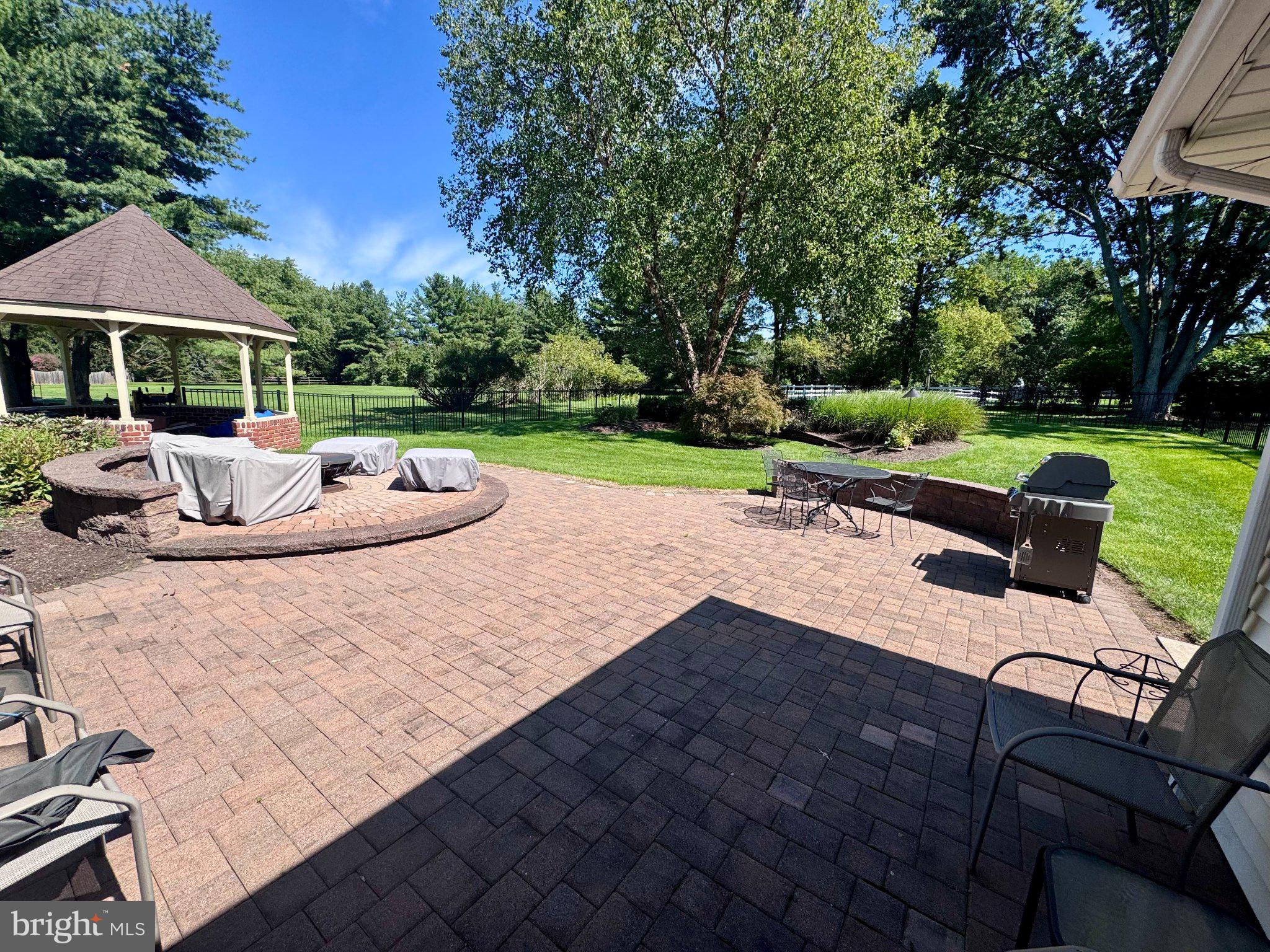 1035 ARCHER LANE
