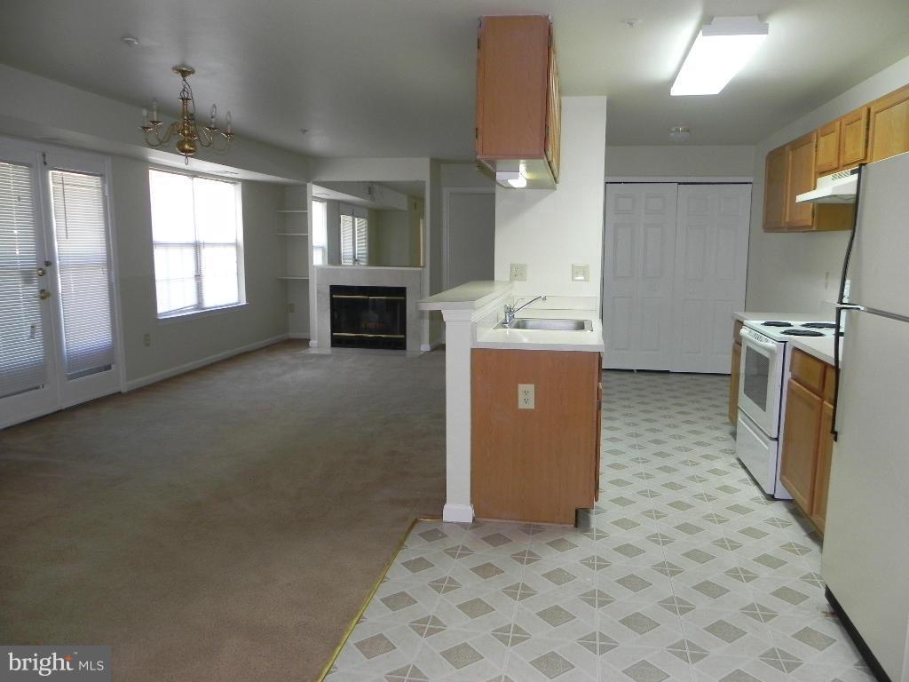 LAKE POINTE AT TOWN CENTER - Residential Lease