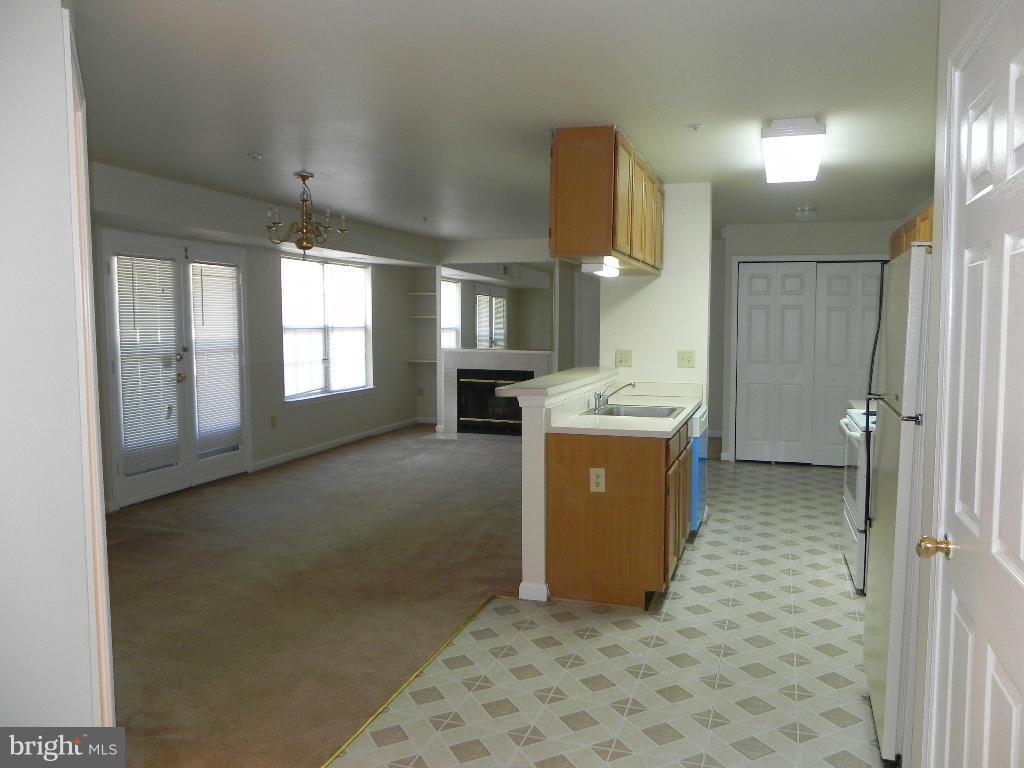 LAKE POINTE AT TOWN CENTER - Residential Lease